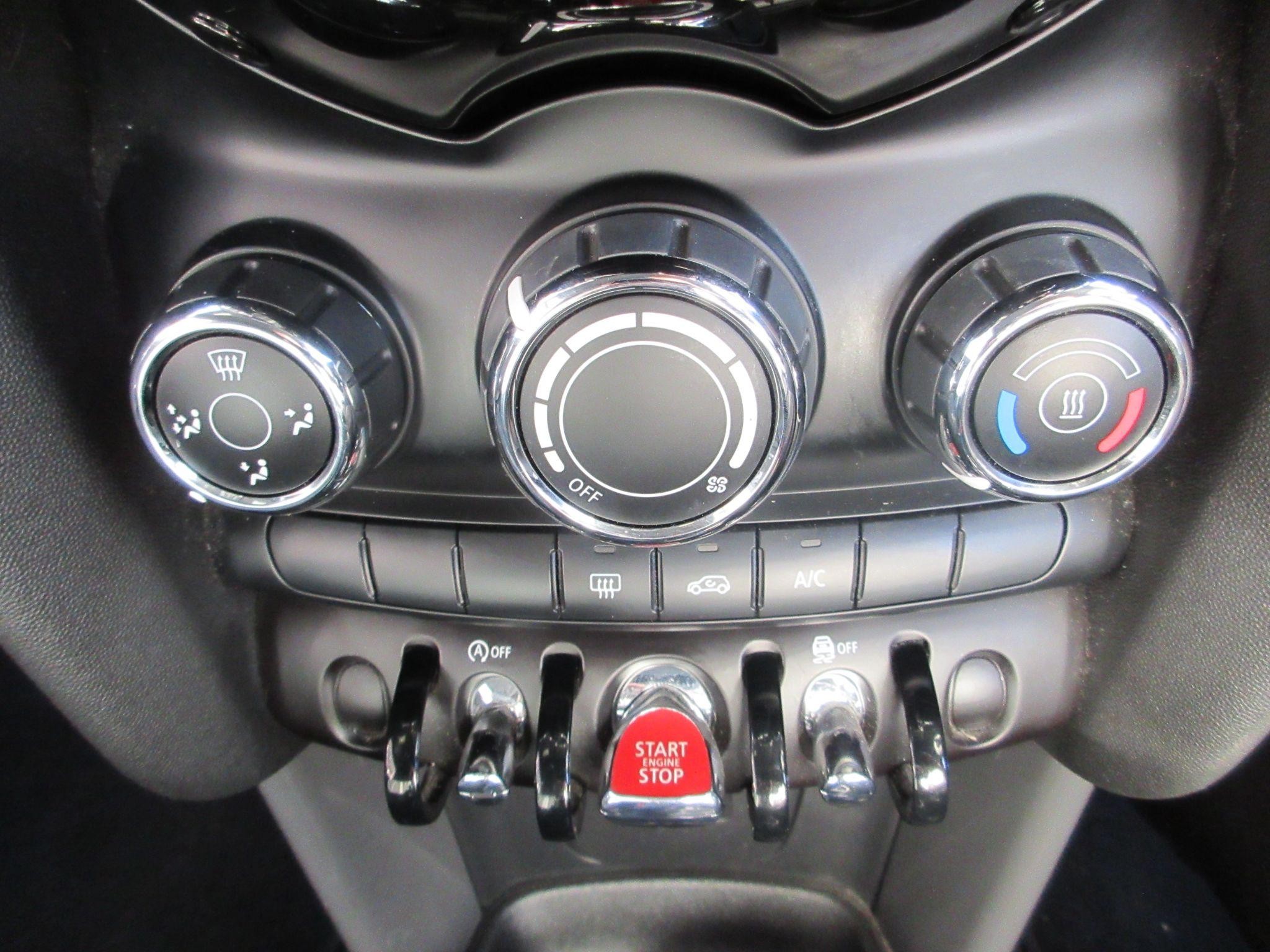 MINI Hatch Image 29