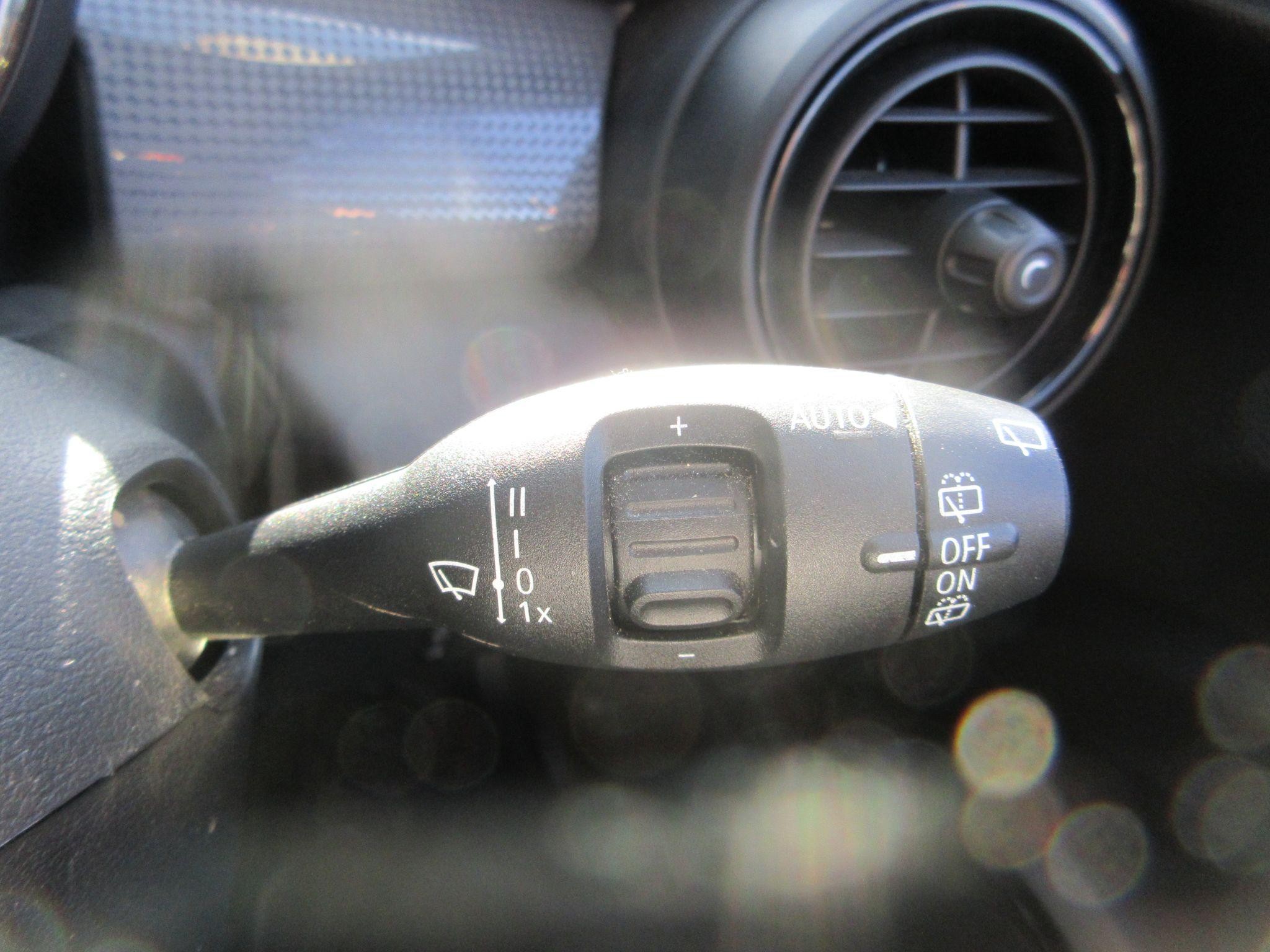 MINI Hatch Image 31
