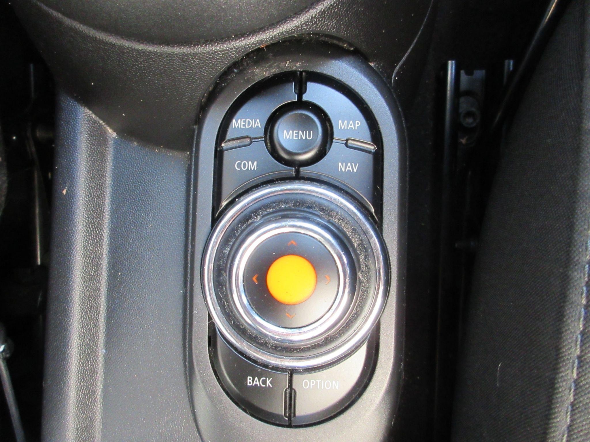 MINI Hatch Image 34