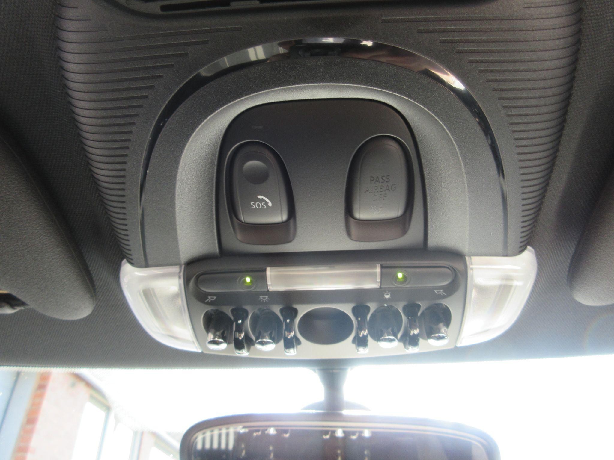 MINI Hatch Image 35