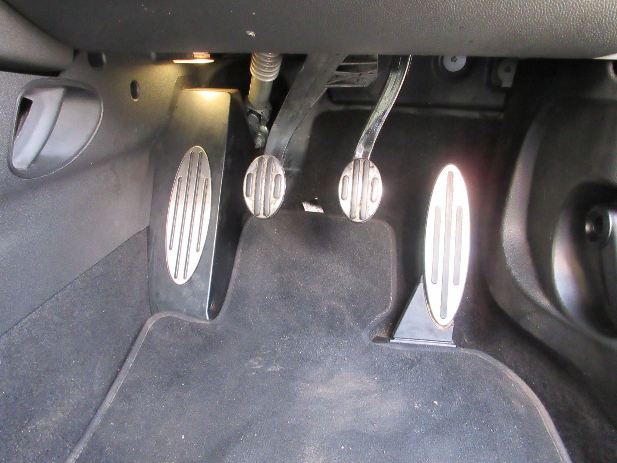 MINI Hatch Image 38
