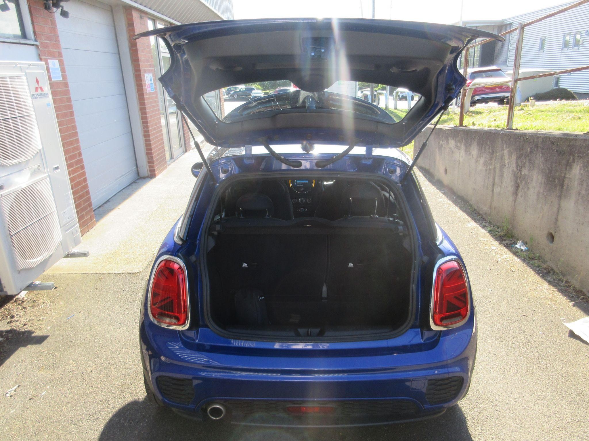 MINI Hatch Image 39