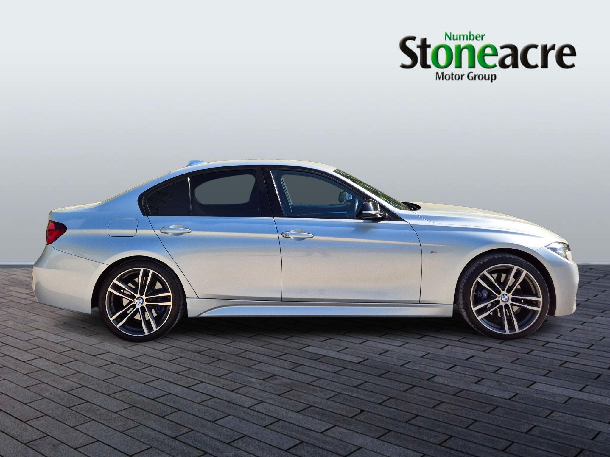 BMW 3 Series Image 2