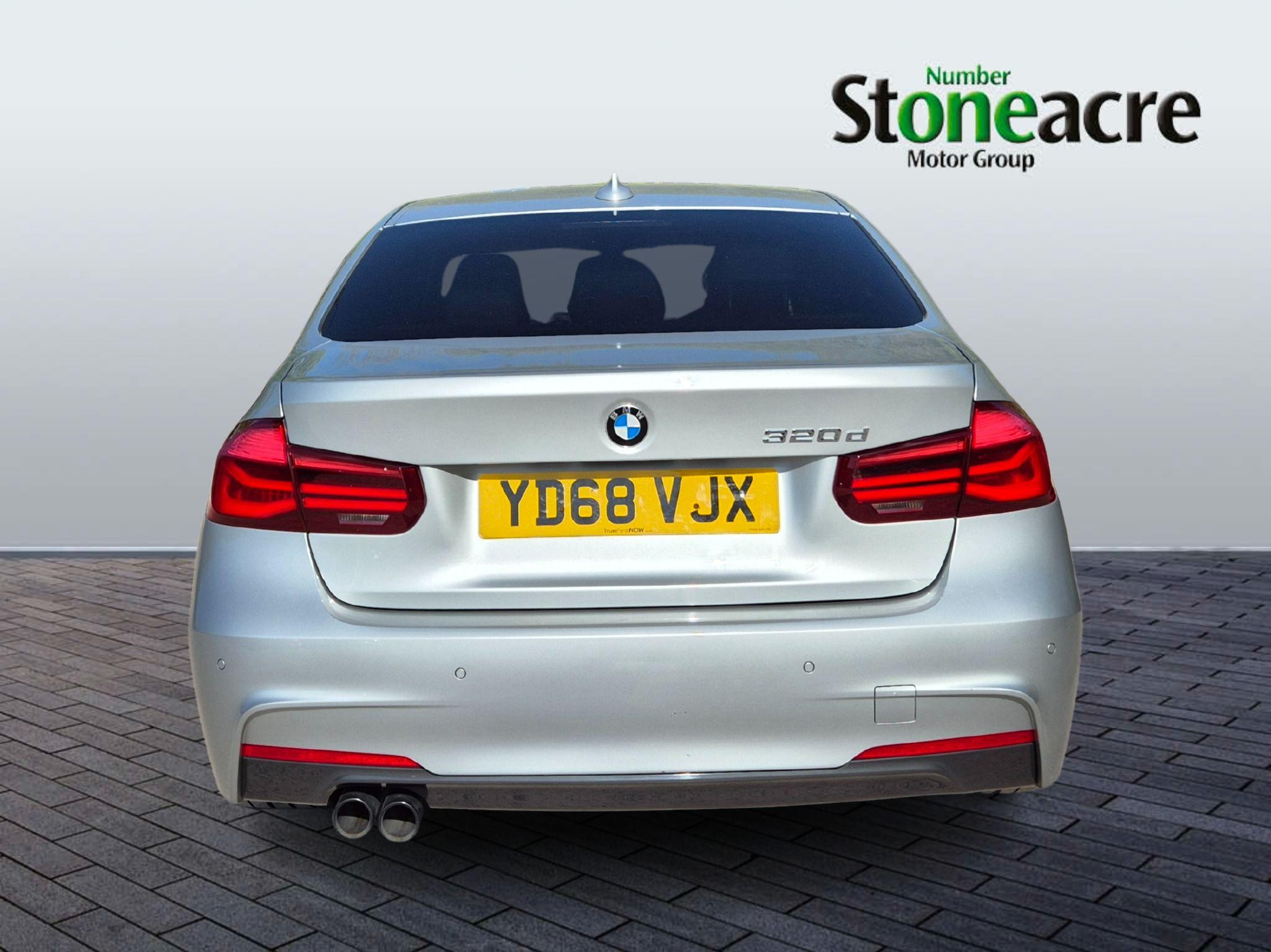 BMW 3 Series Image 4