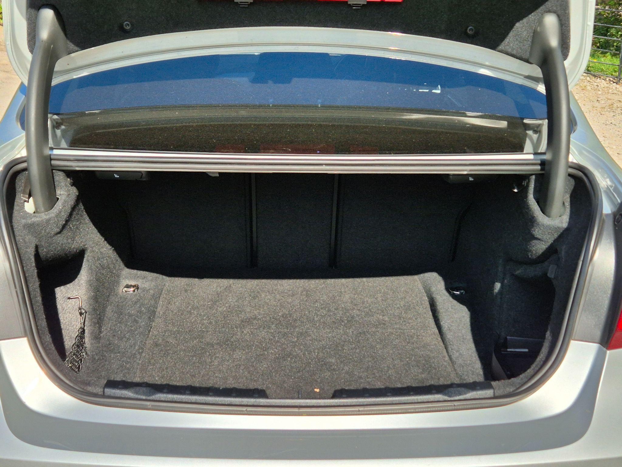 BMW 3 Series Image 11