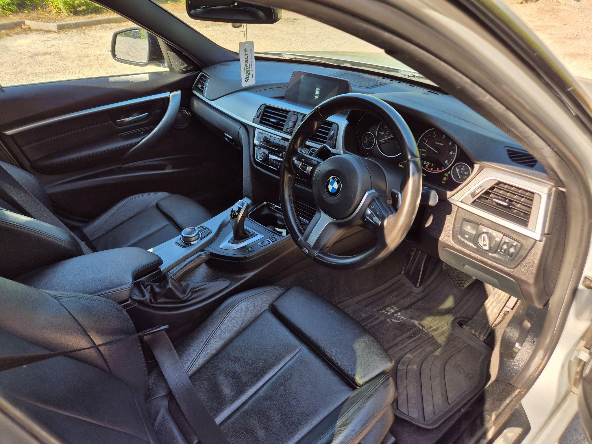 BMW 3 Series Image 12