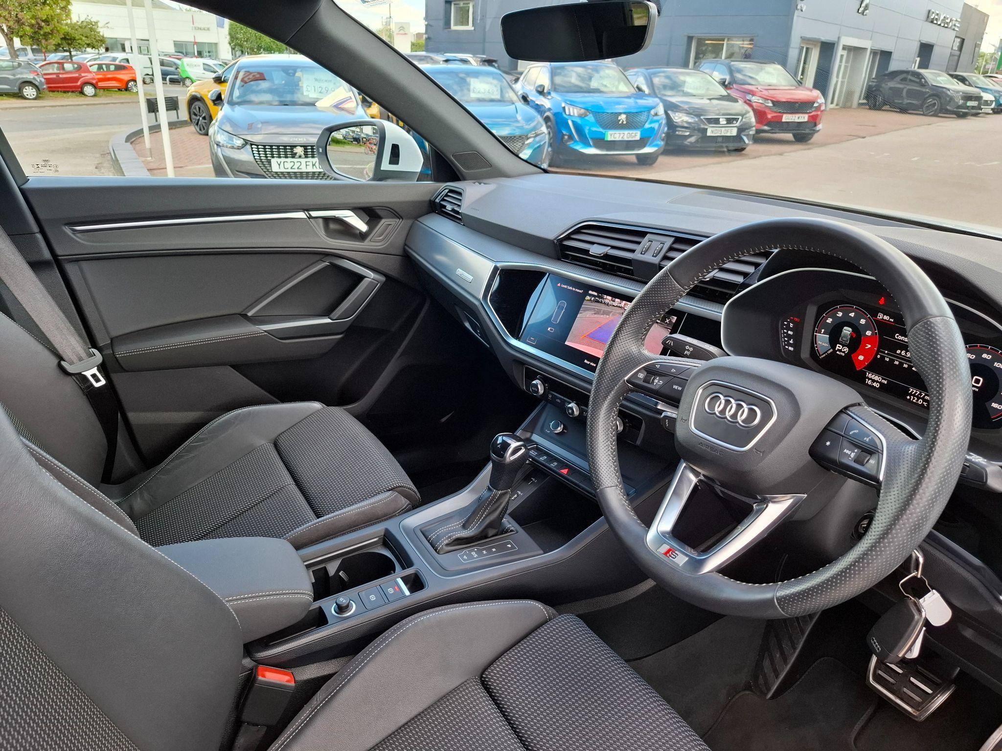 Audi Q3 Image 9
