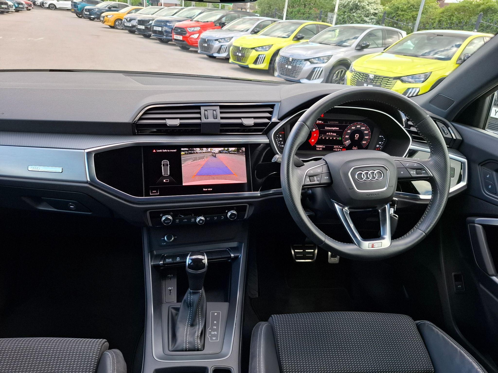 Audi Q3 Image 10