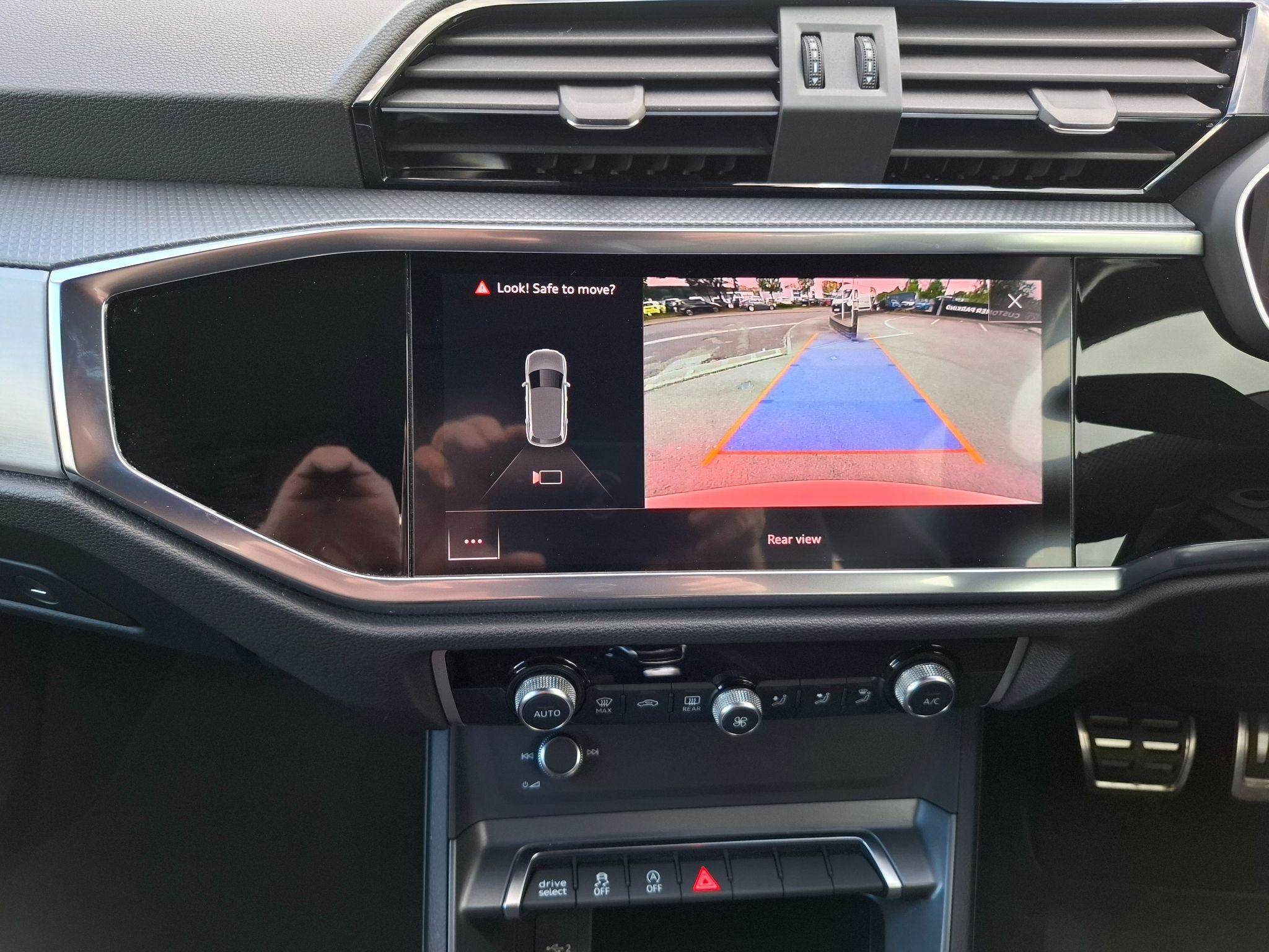 Audi Q3 Image 21