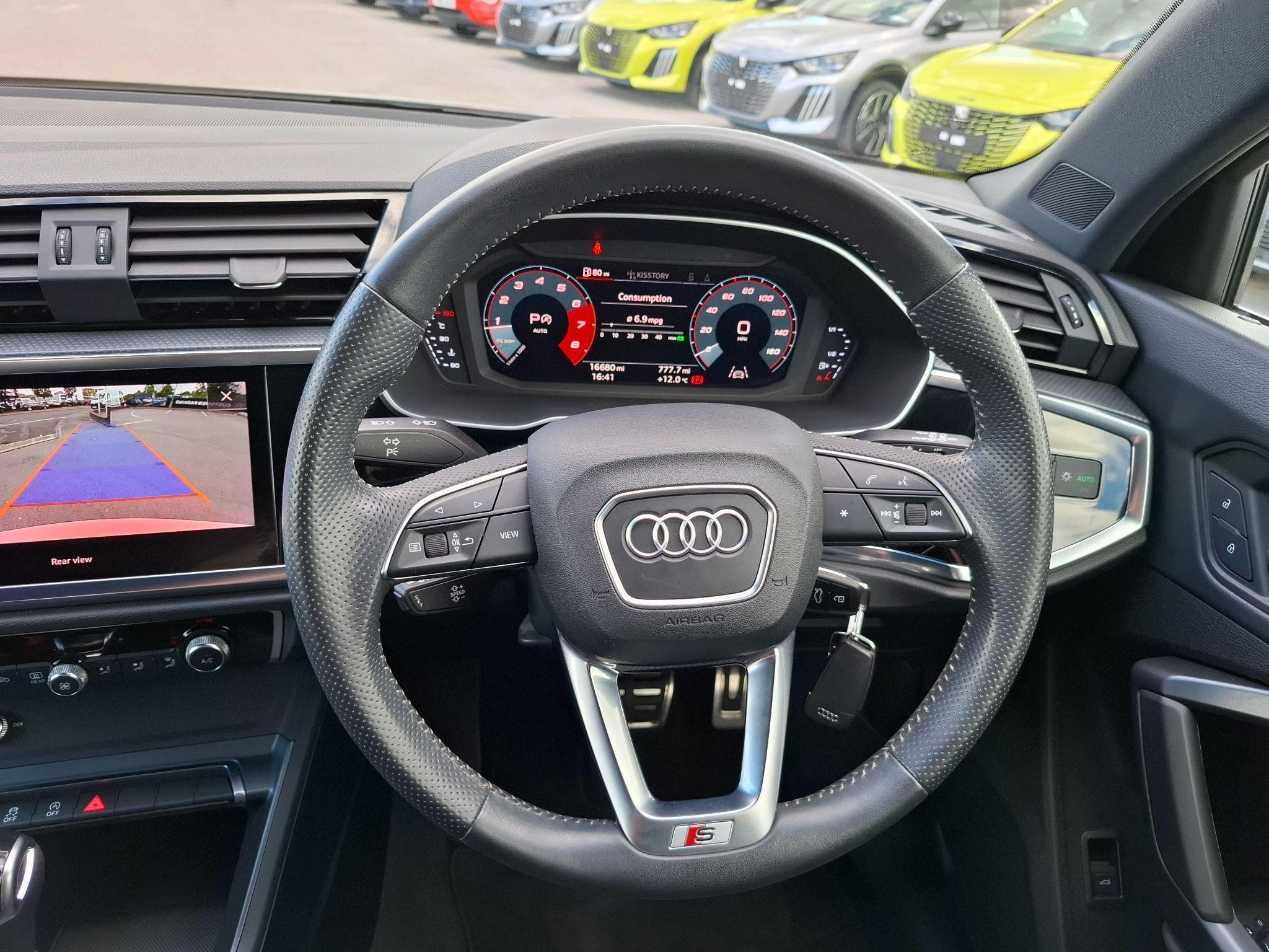 Audi Q3 Image 25