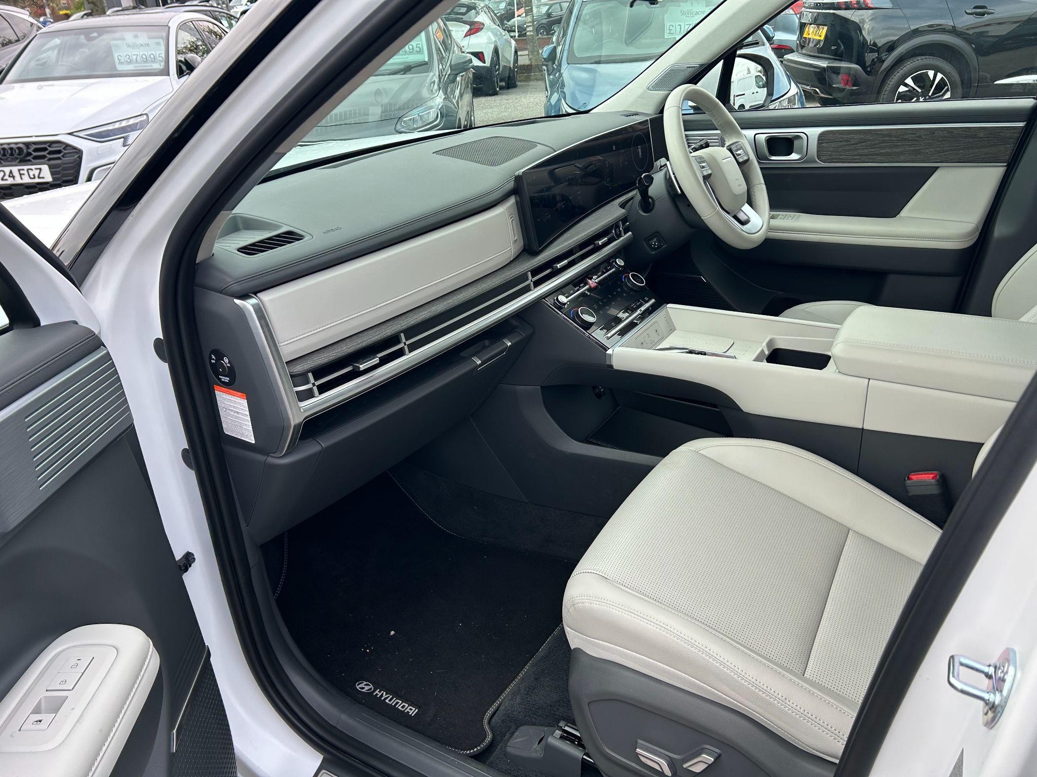 Hyundai SANTA FE Image 11