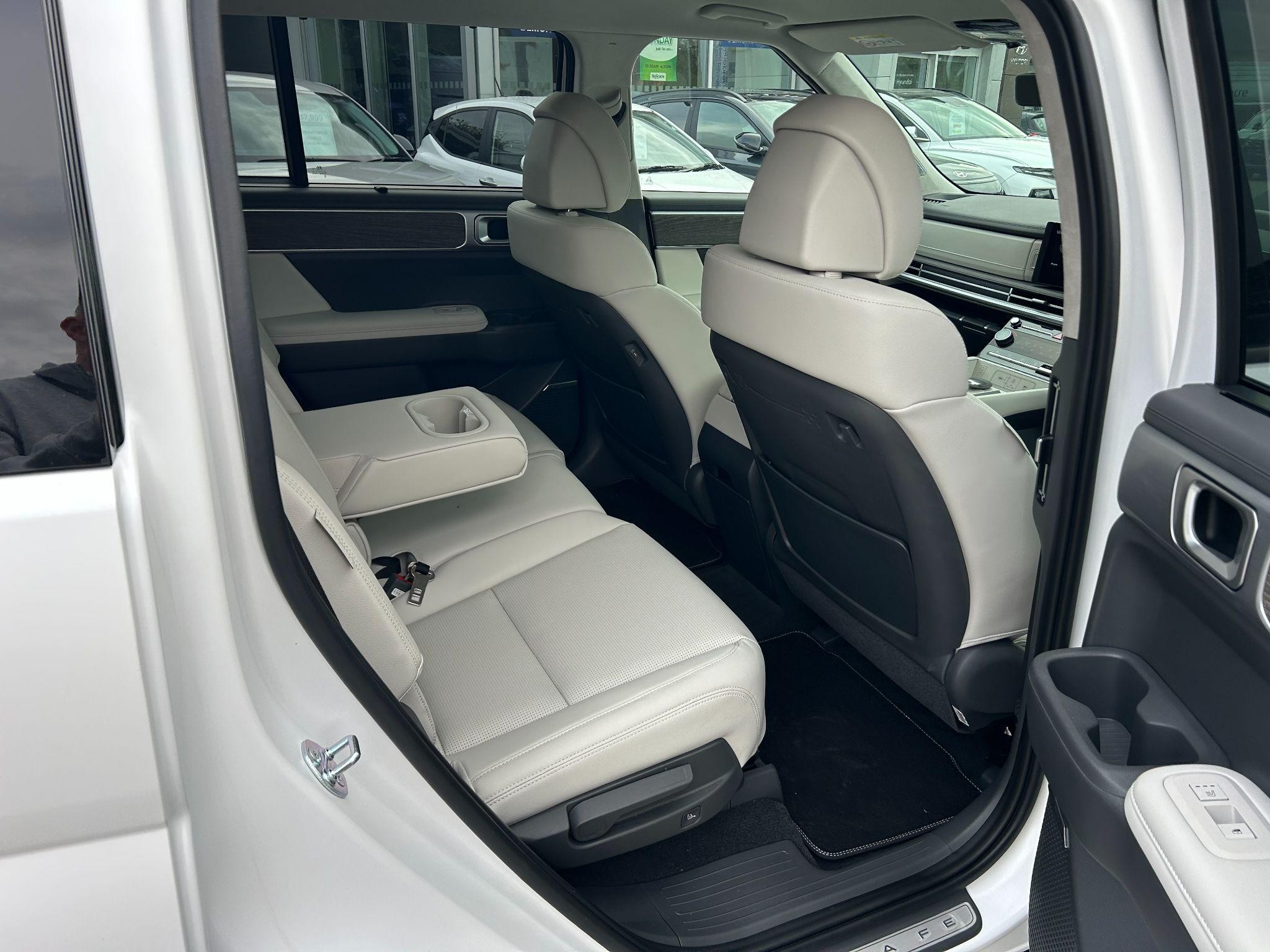 Hyundai SANTA FE Image 16