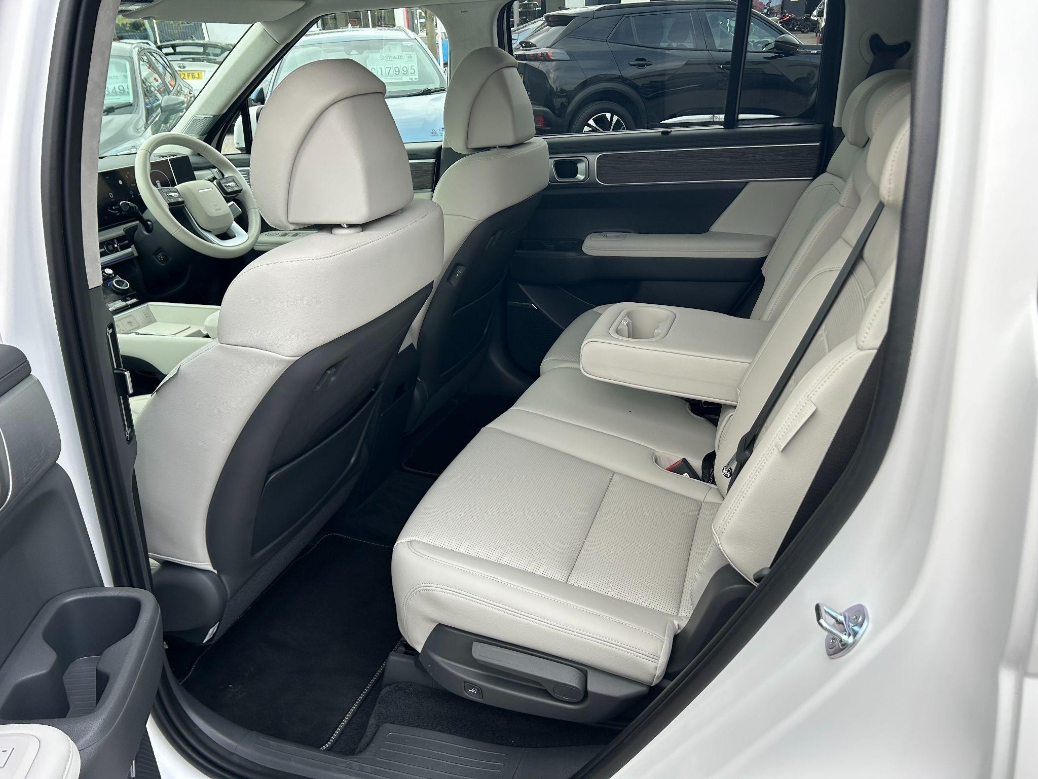 Hyundai SANTA FE Image 17
