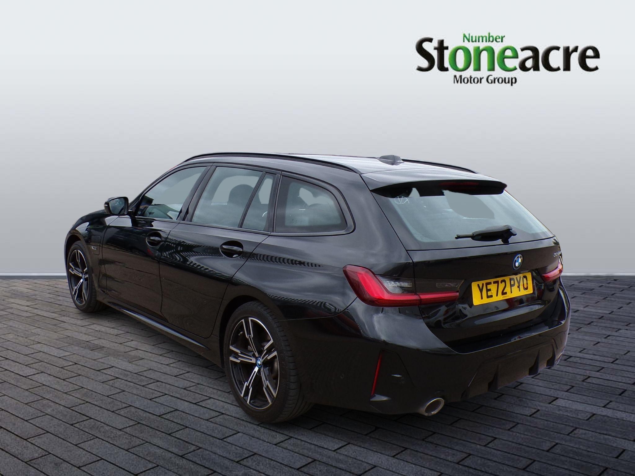 BMW 3 Series Image 4