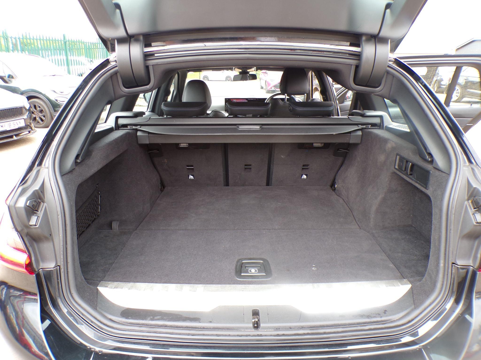 BMW 3 Series Image 9