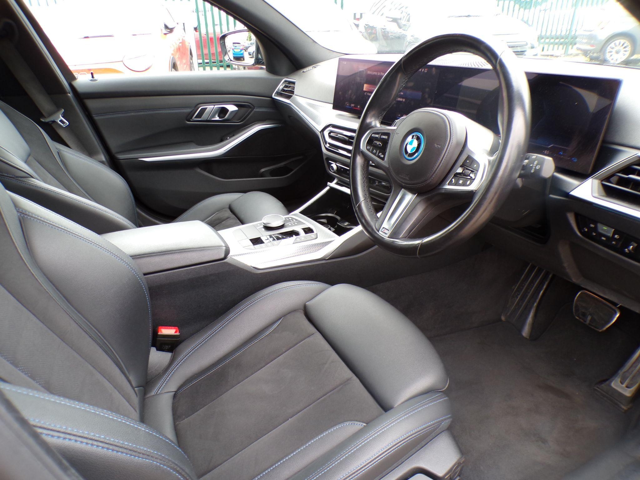 BMW 3 Series Image 10