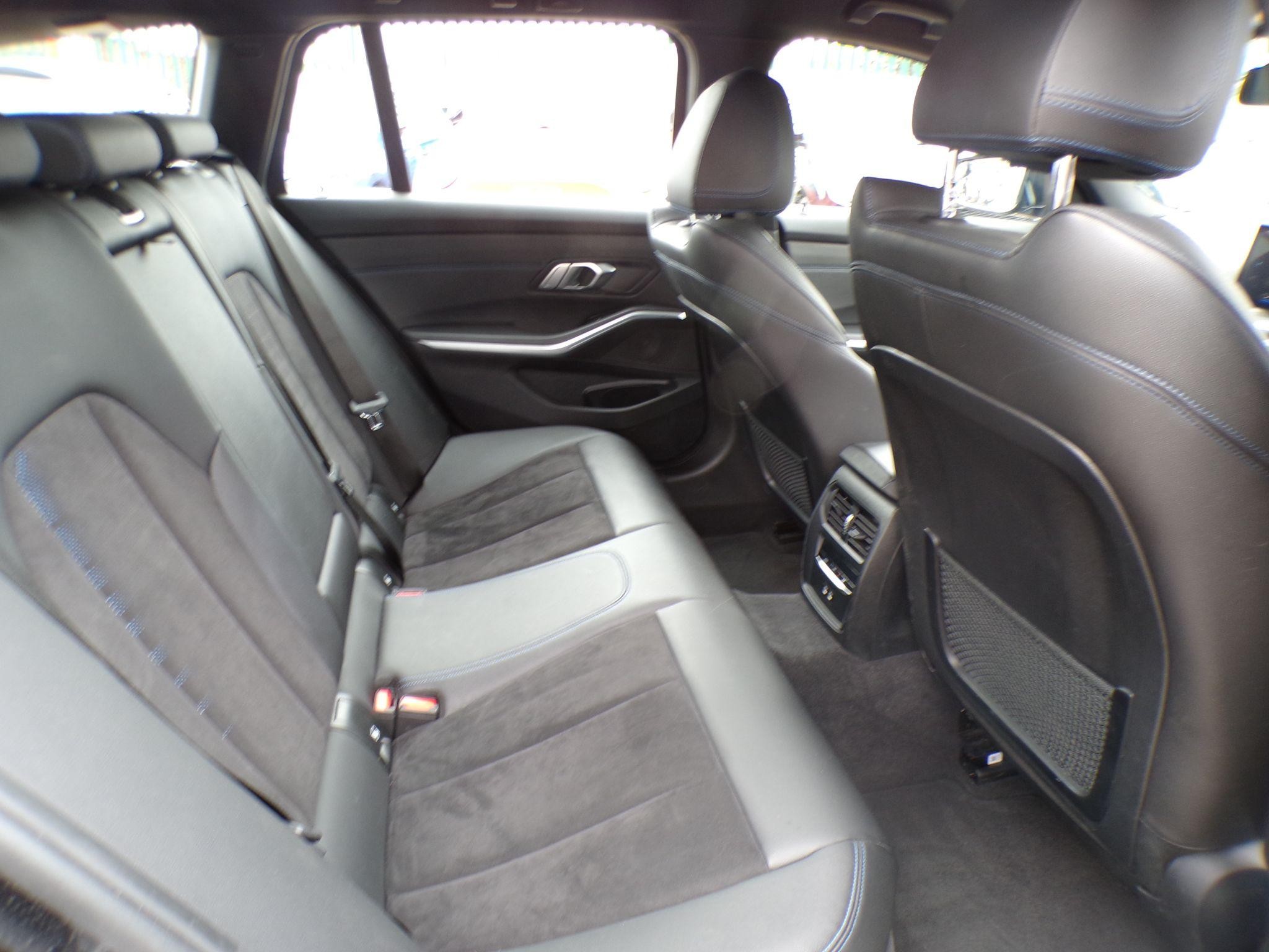 BMW 3 Series Image 11