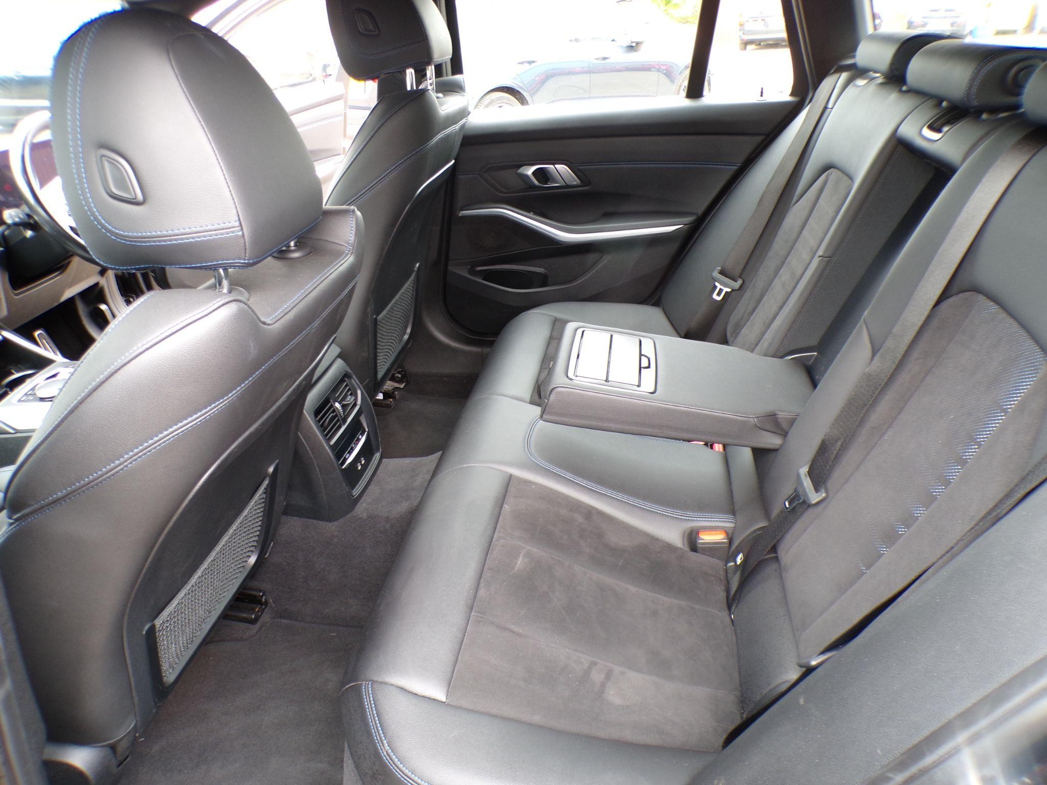 BMW 3 Series Image 12