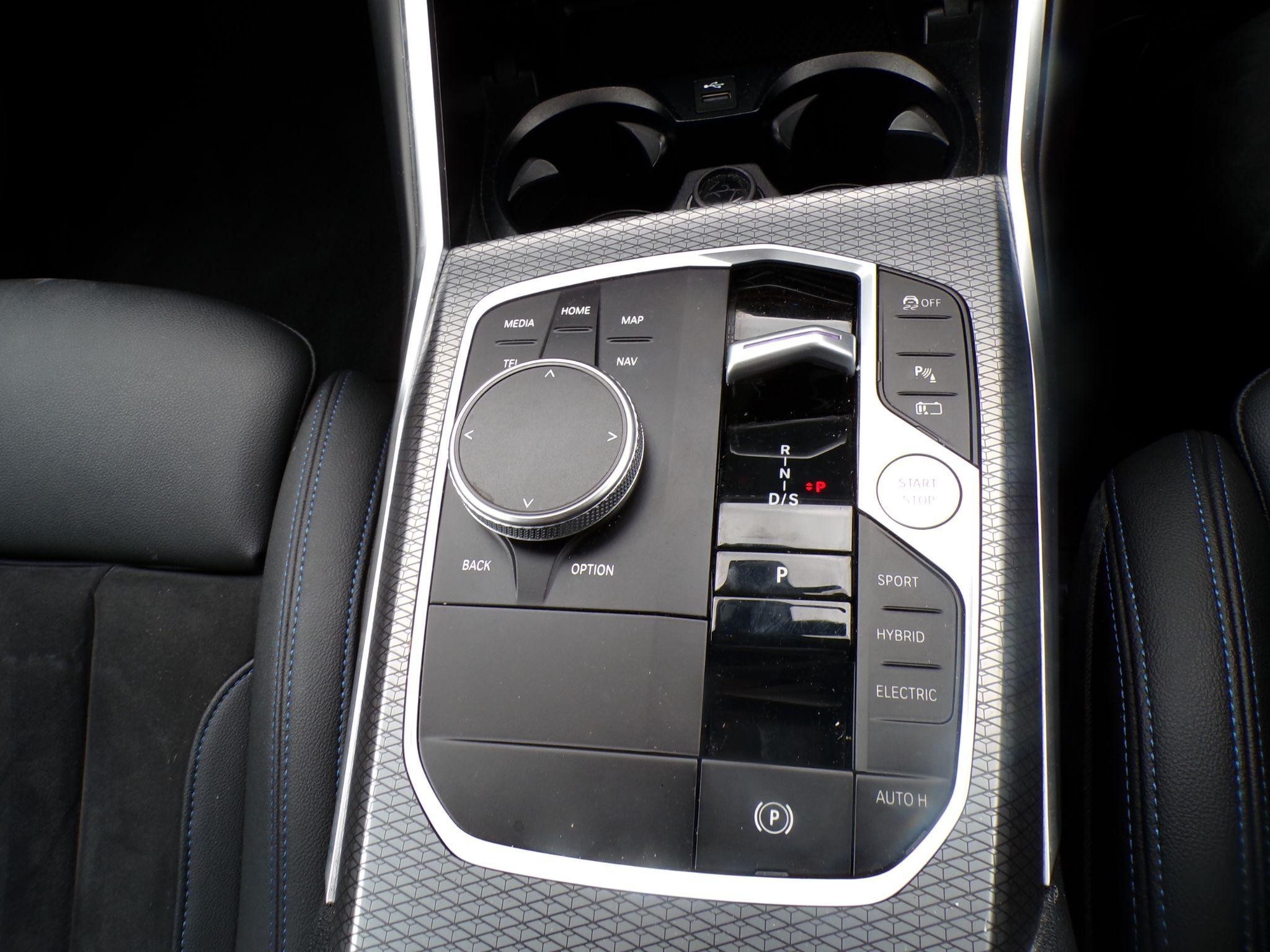 BMW 3 Series Image 16