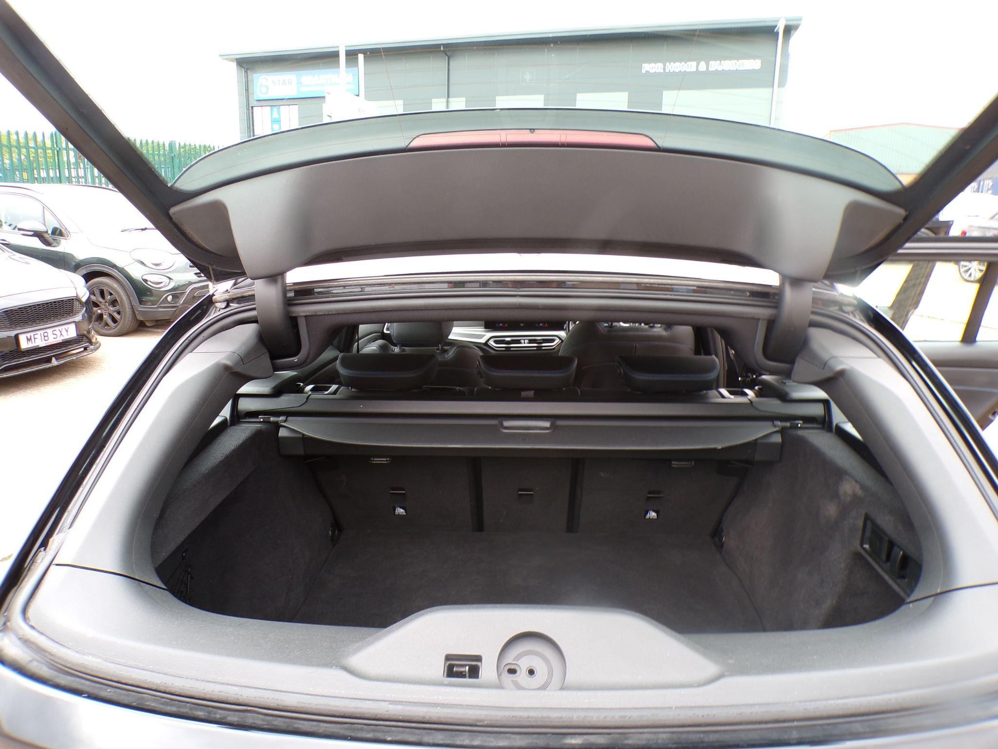 BMW 3 Series Image 21