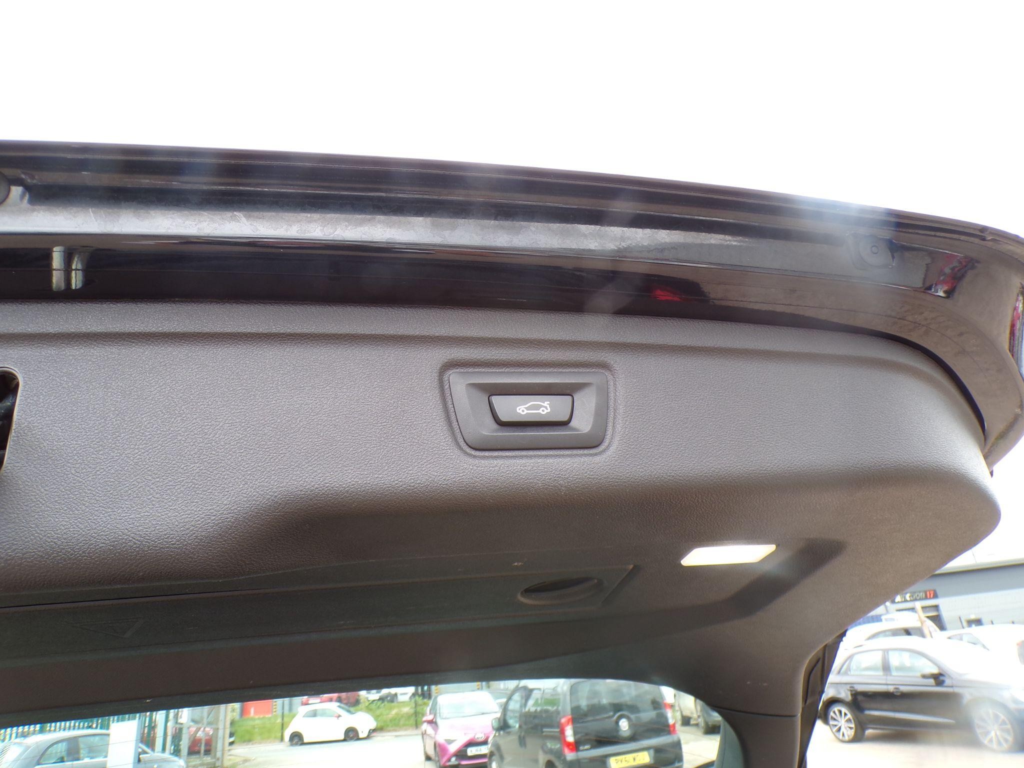BMW 3 Series Image 24