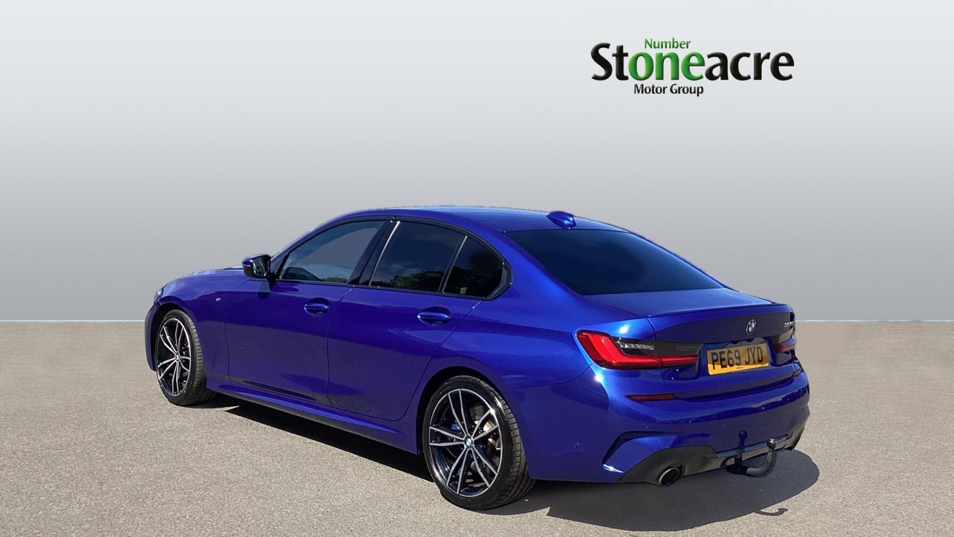 BMW 3 Series Image 2