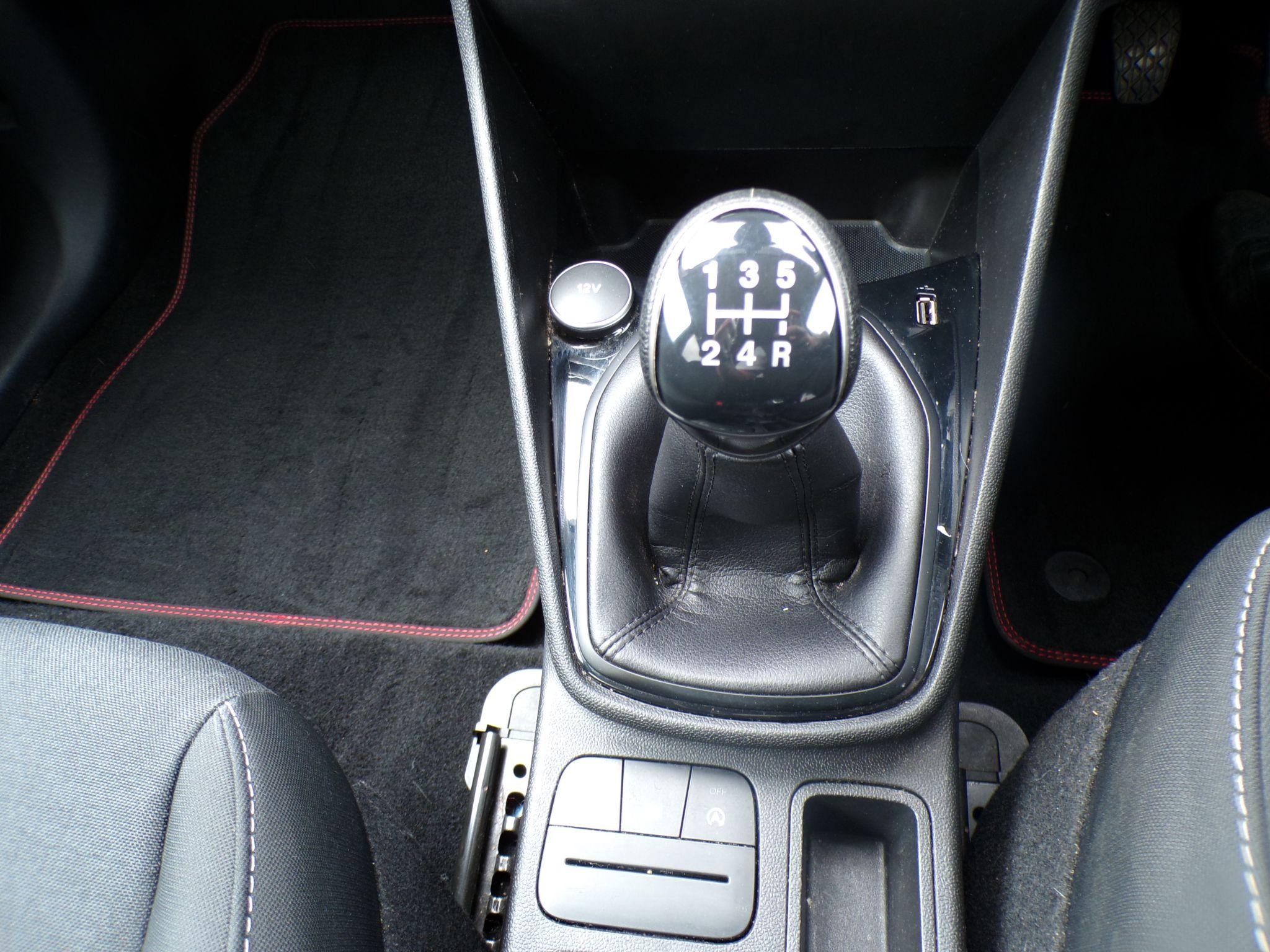 Ford Fiesta Image 12