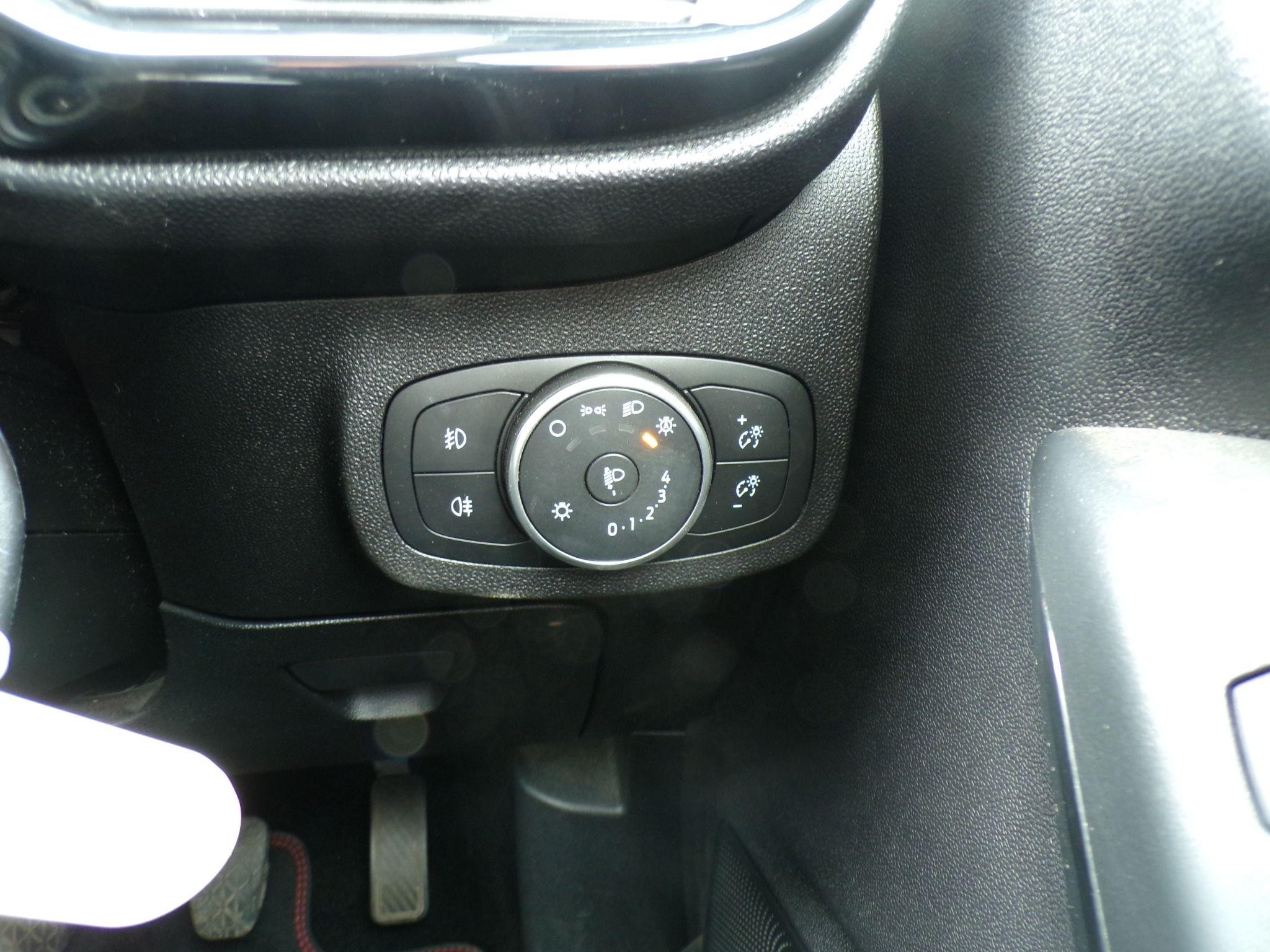Ford Fiesta Image 16