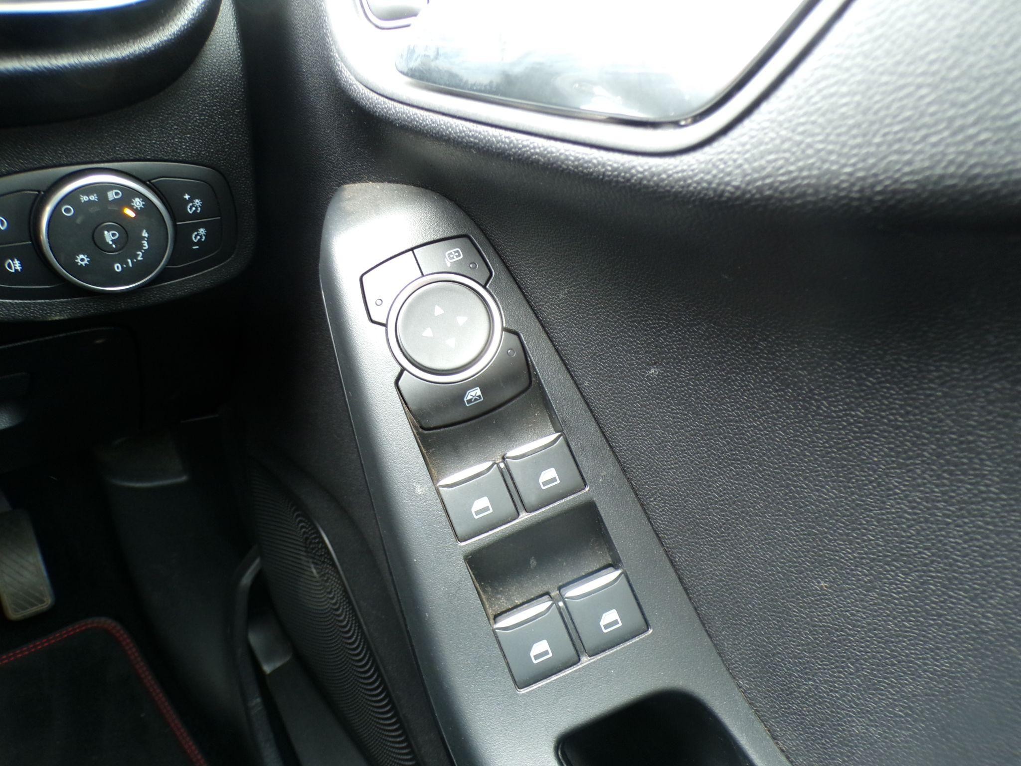 Ford Fiesta Image 28