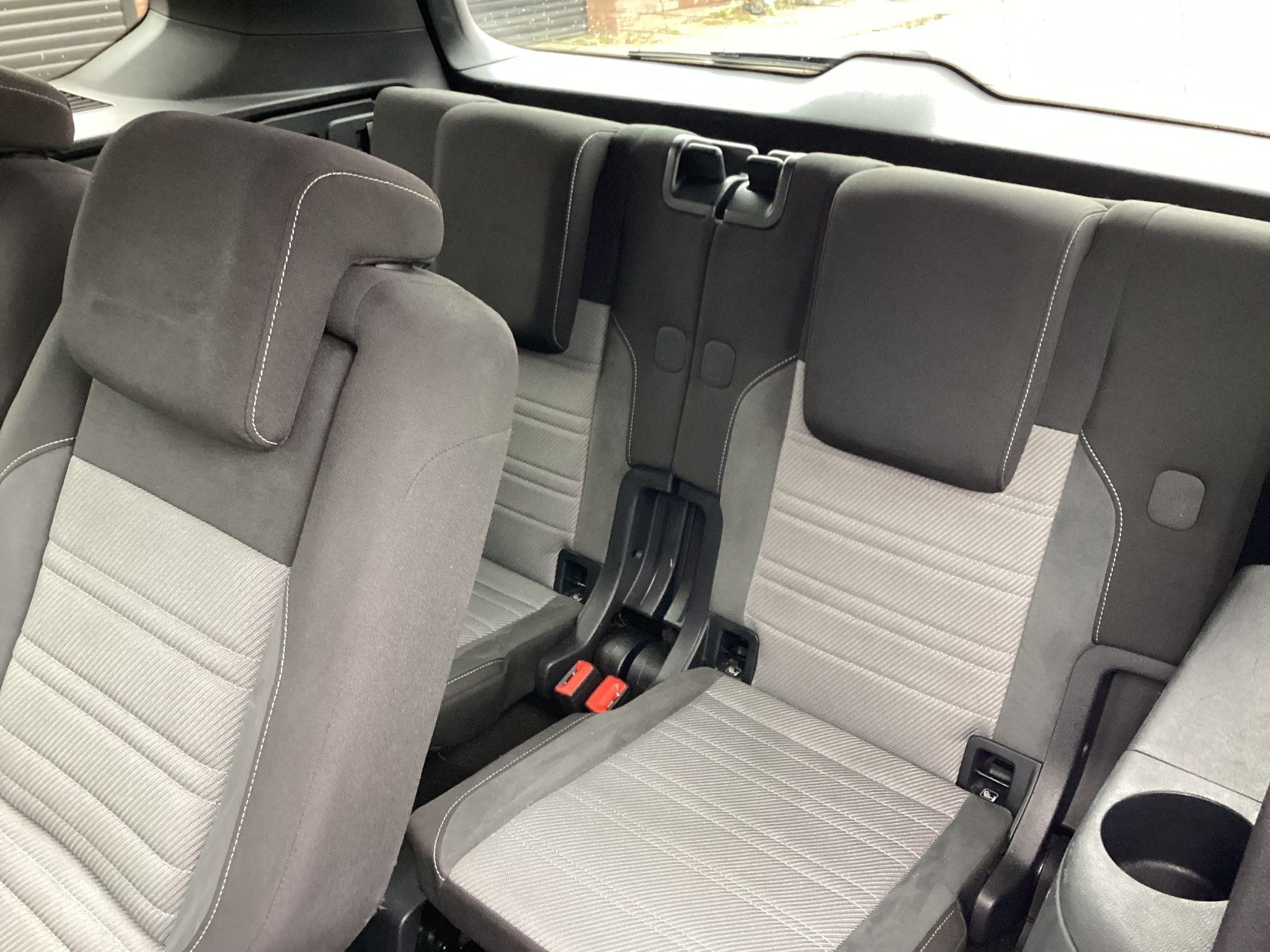 Volkswagen Touran Image 12