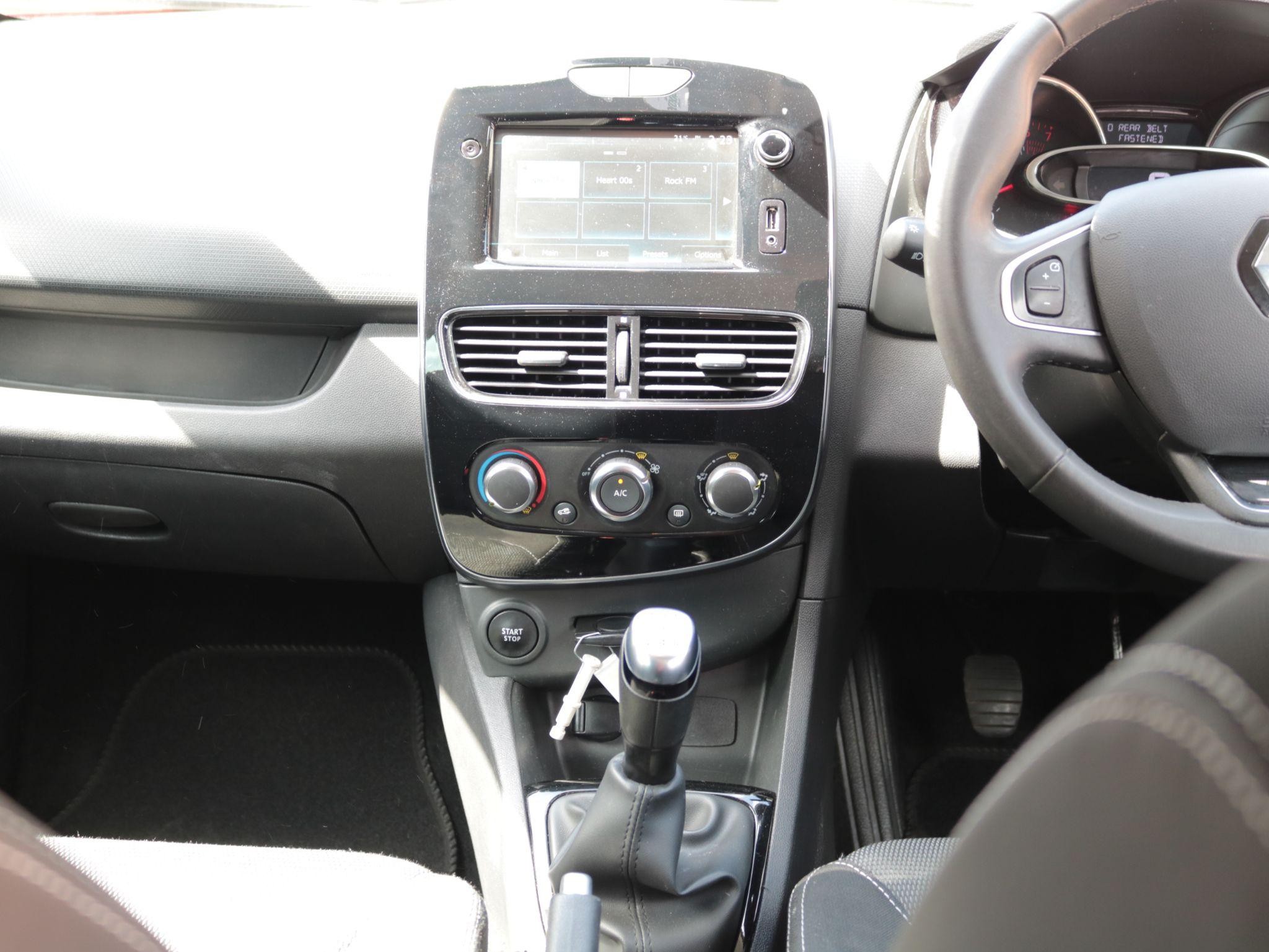Renault Clio Image 19