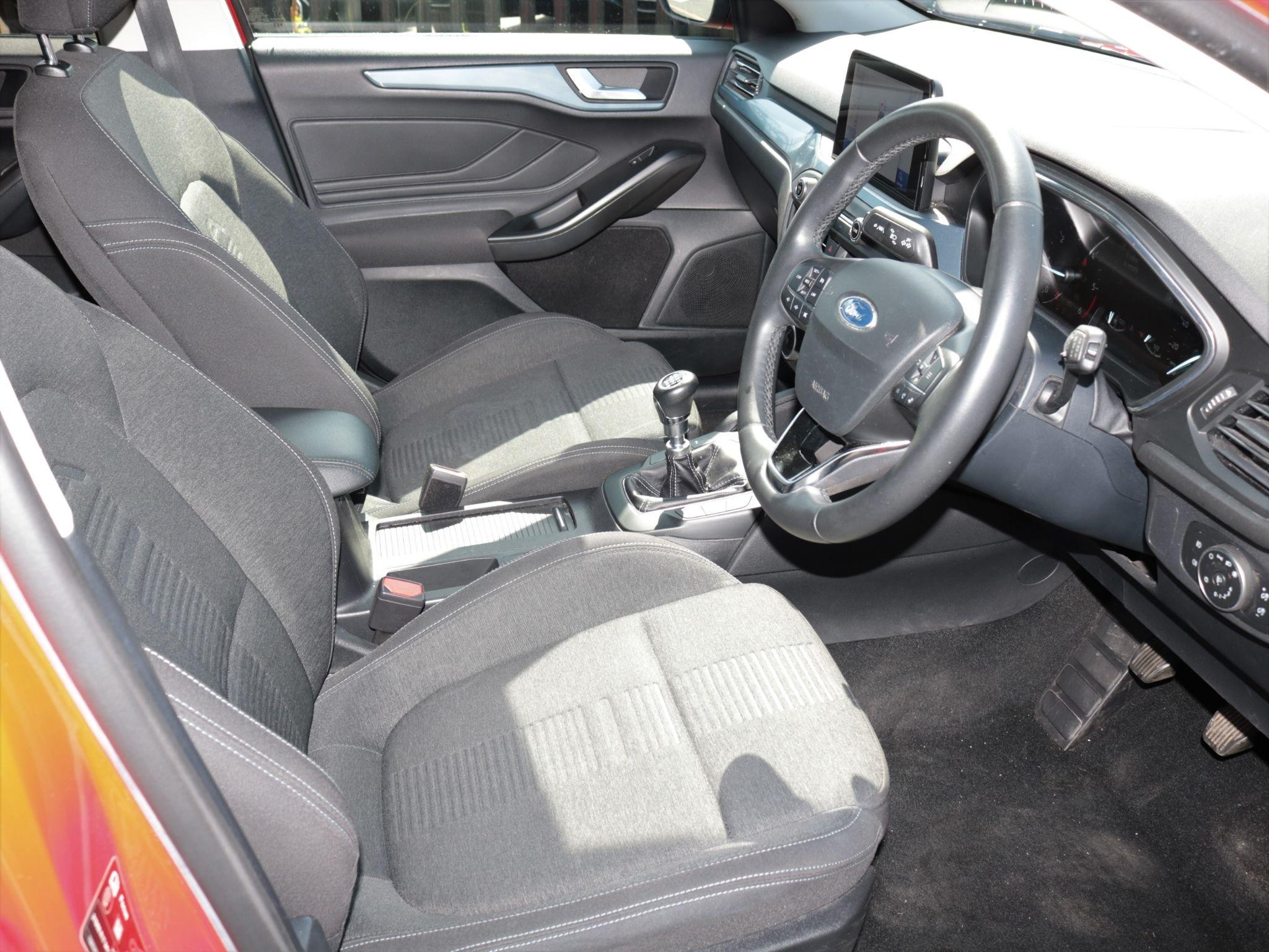 Ford Focus Image 11