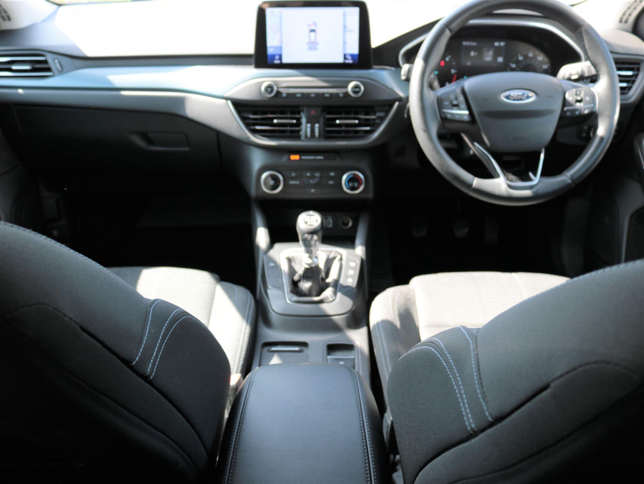 Ford Focus Image 12