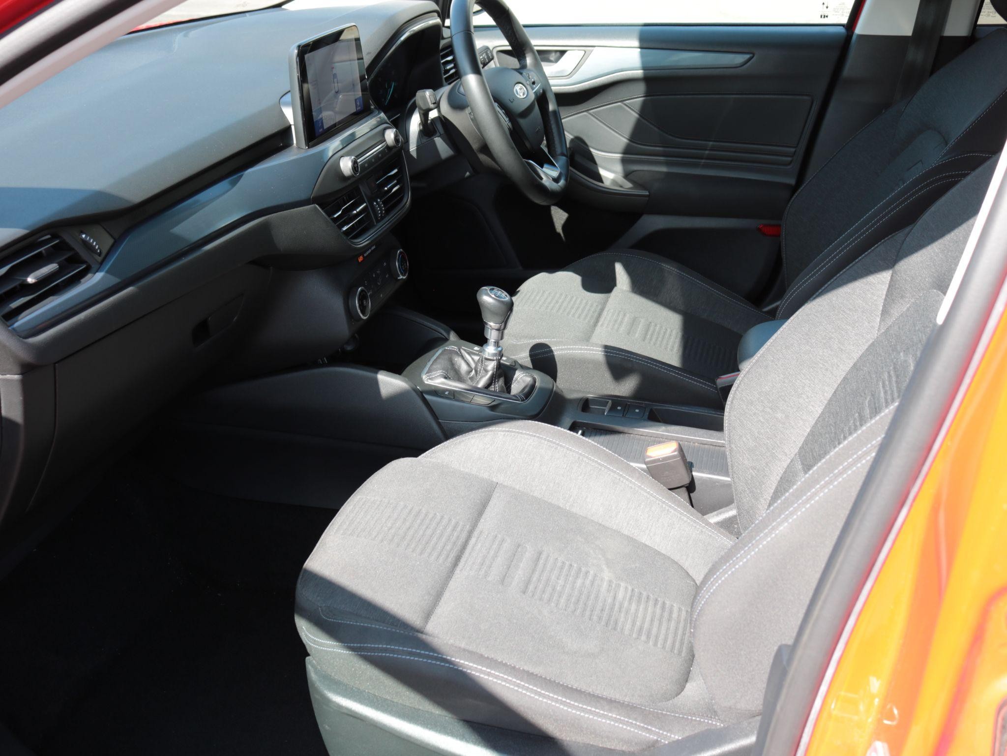 Ford Focus Image 13