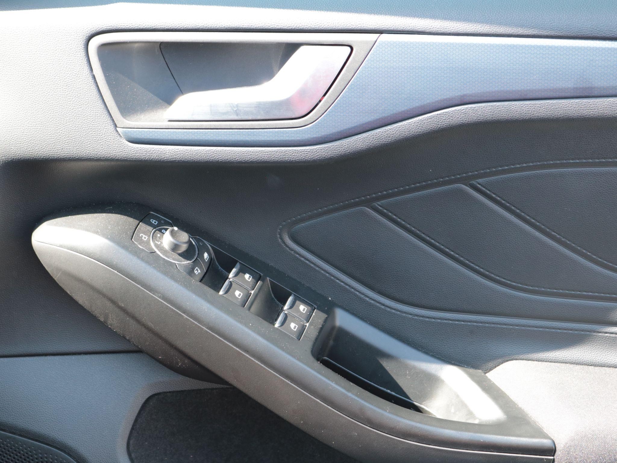 Ford Focus Image 25