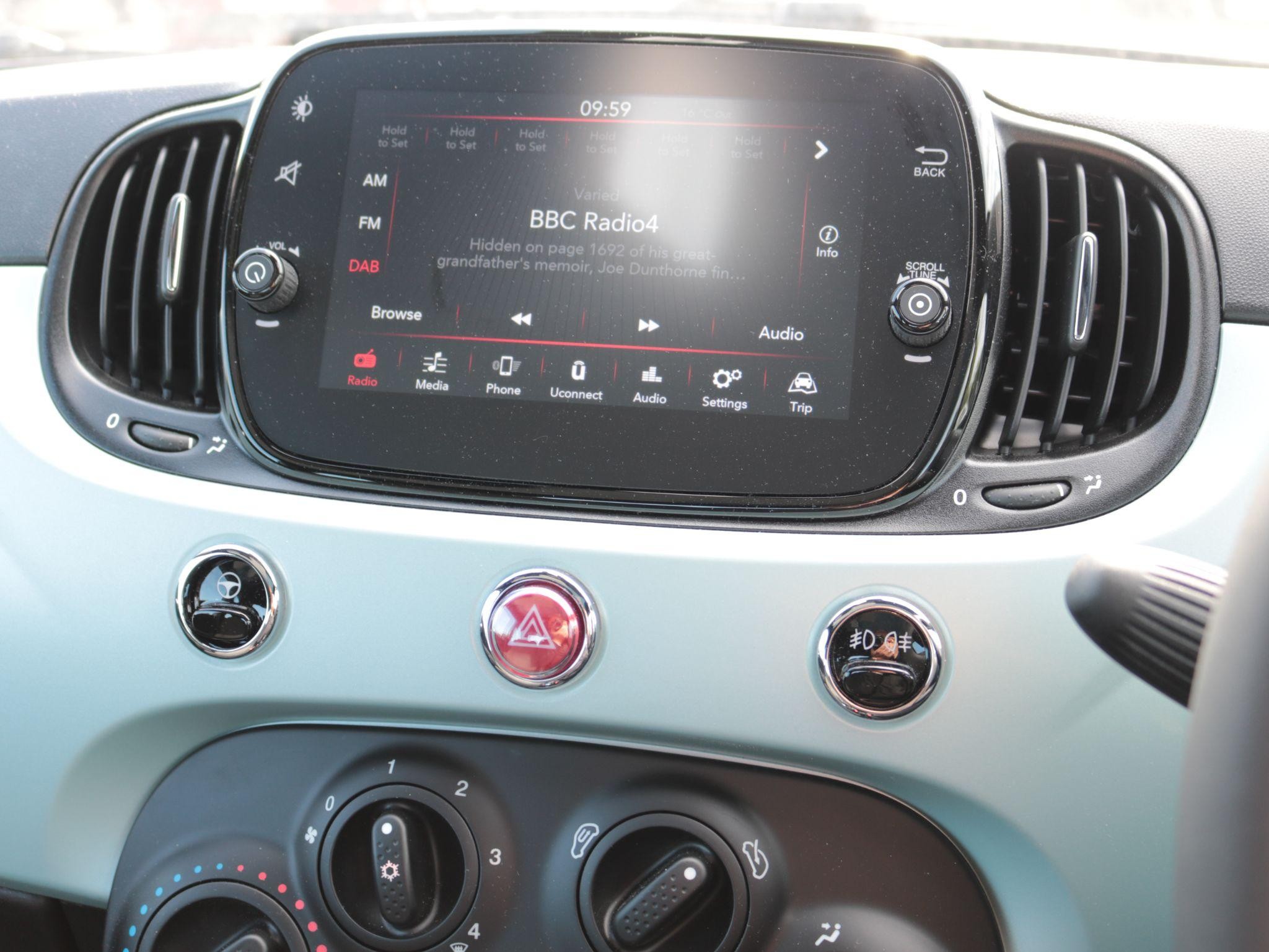 Fiat 500 Hybrid Image 17