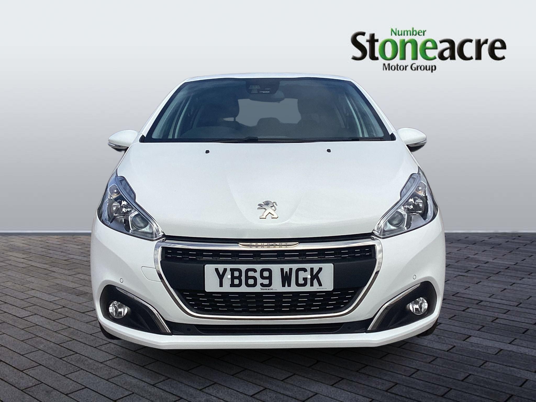 Peugeot 208 Image 2
