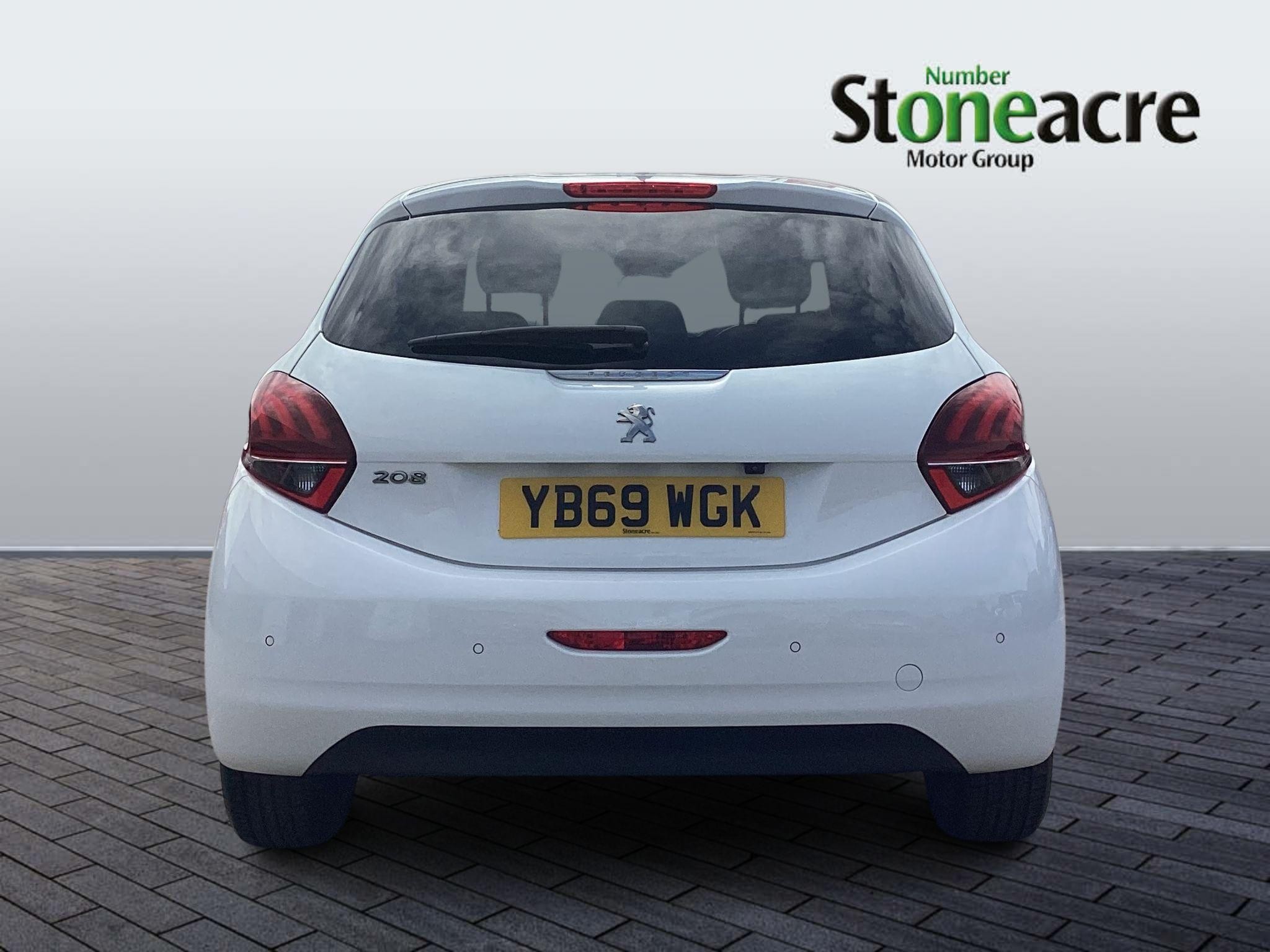 Peugeot 208 Image 6