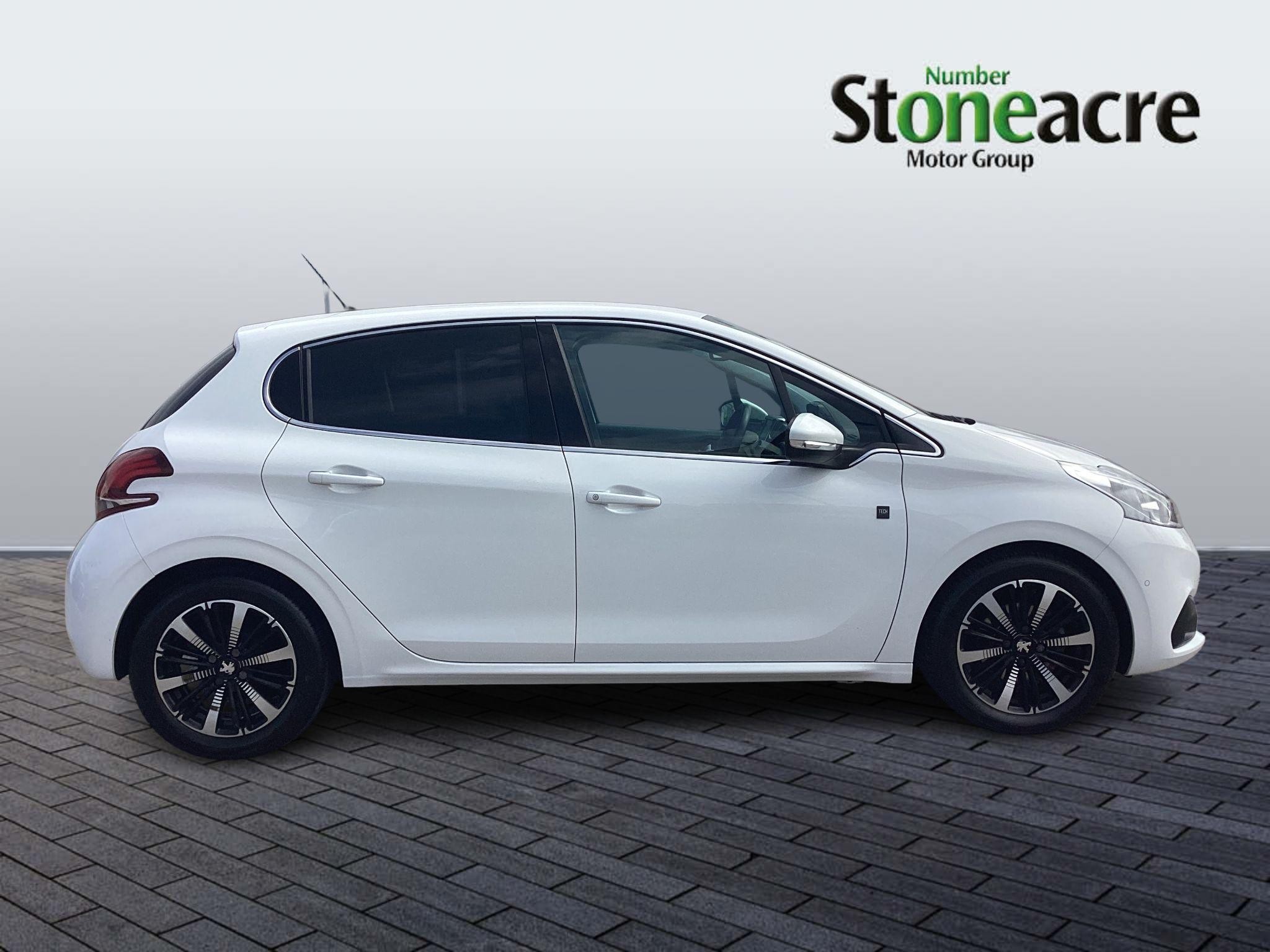 Peugeot 208 Image 7