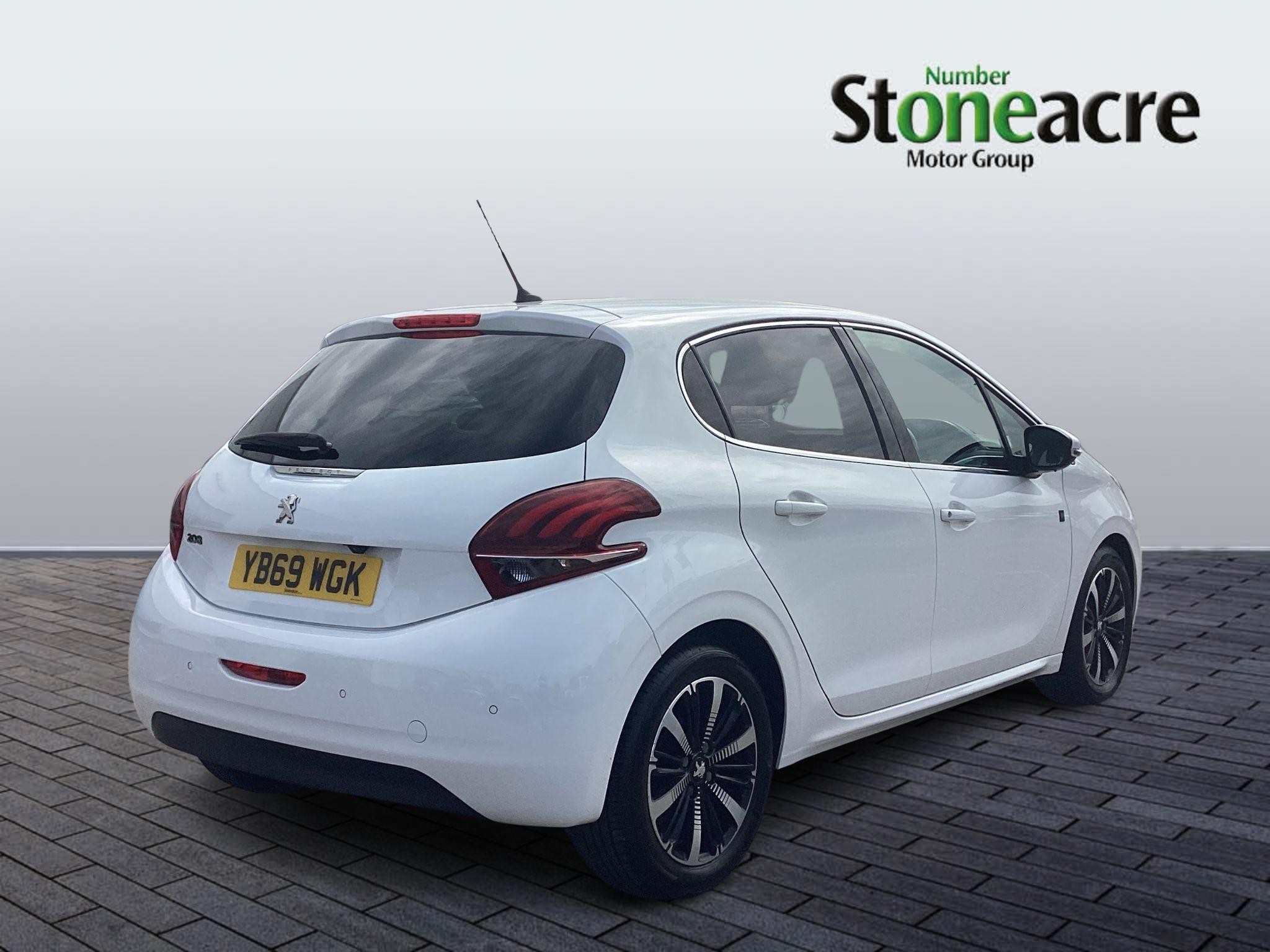 Peugeot 208 Image 8
