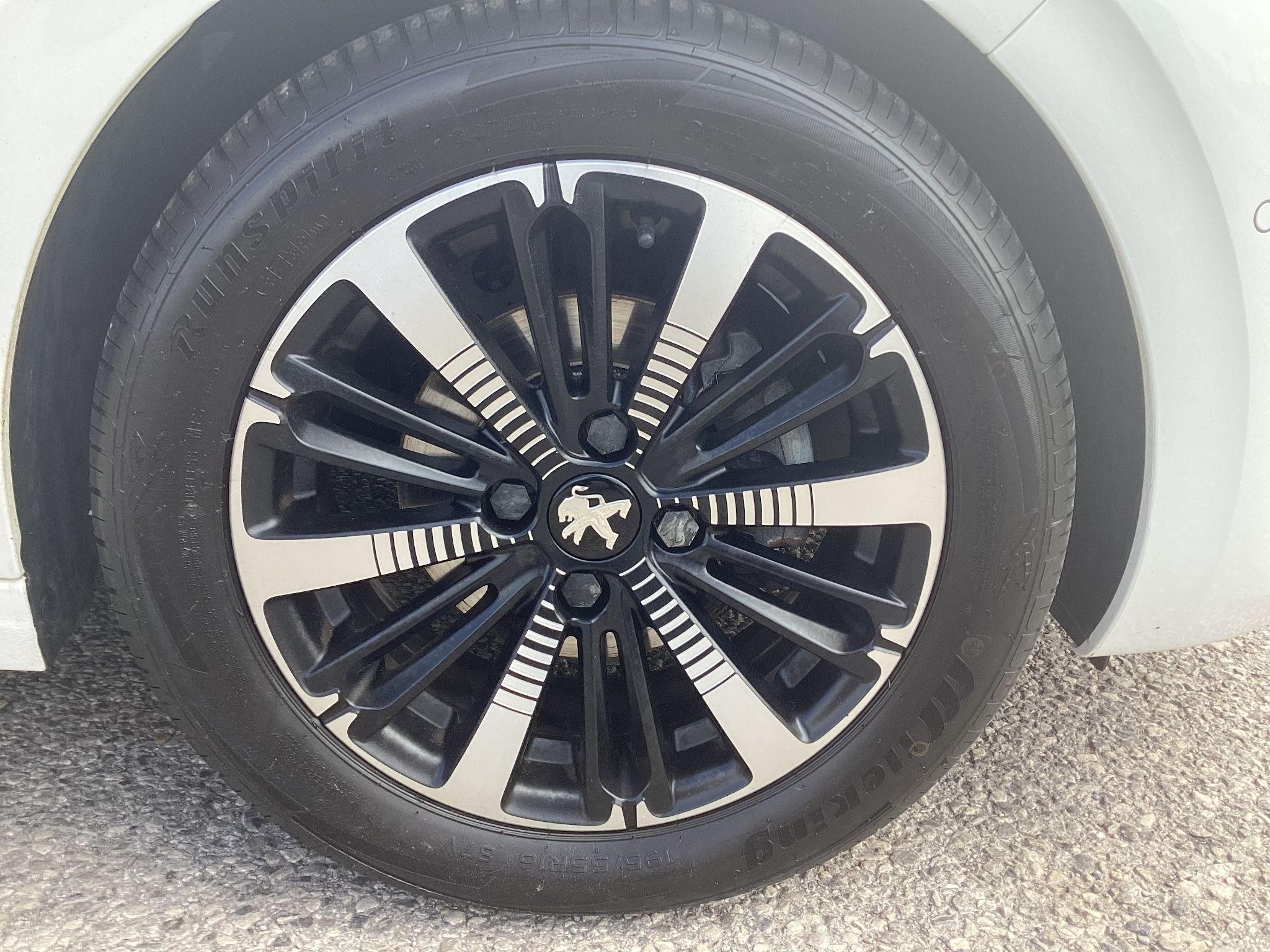 Peugeot 208 Image 13