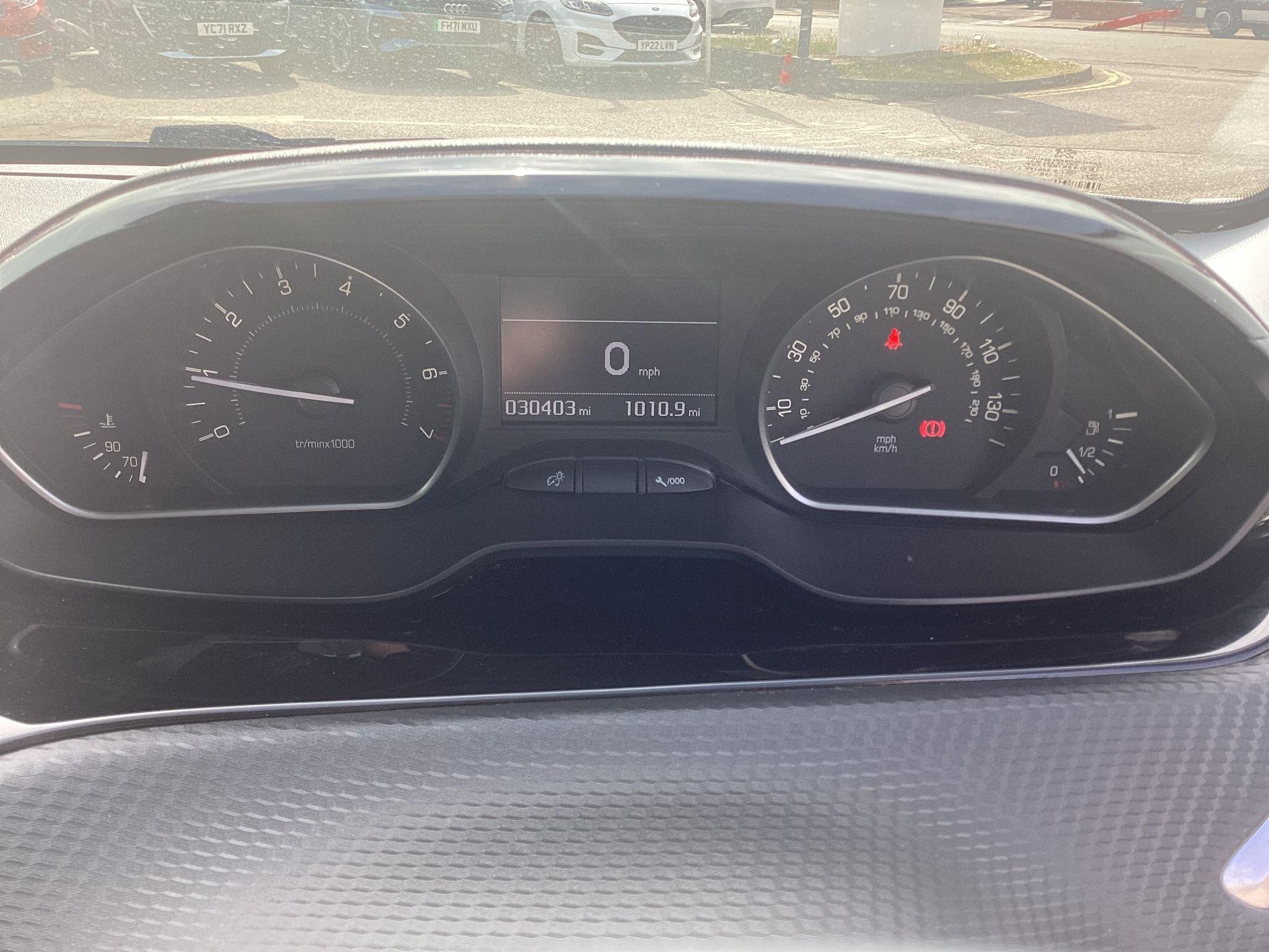 Peugeot 208 Image 16