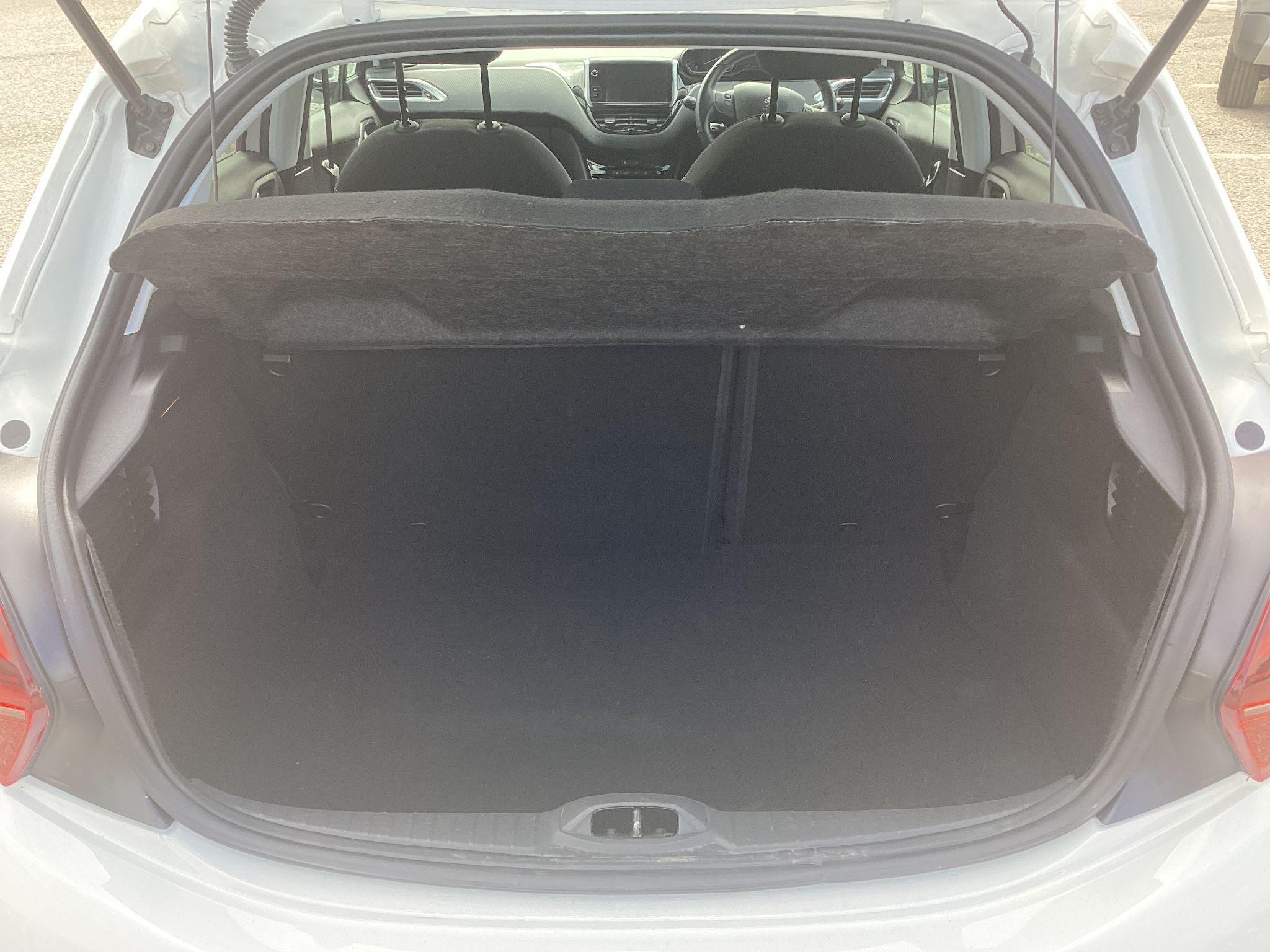 Peugeot 208 Image 17