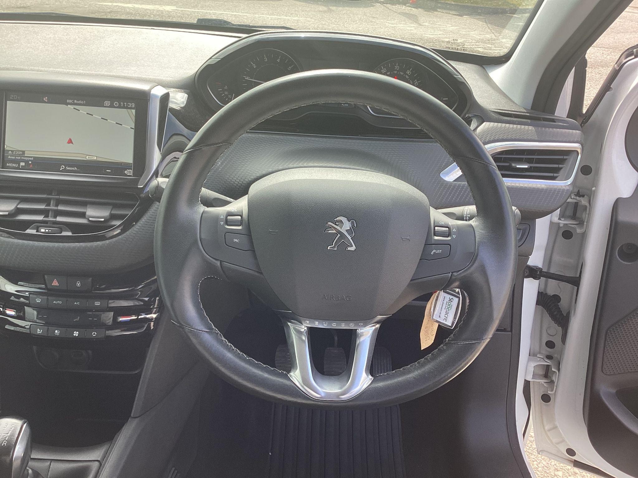 Peugeot 208 Image 18