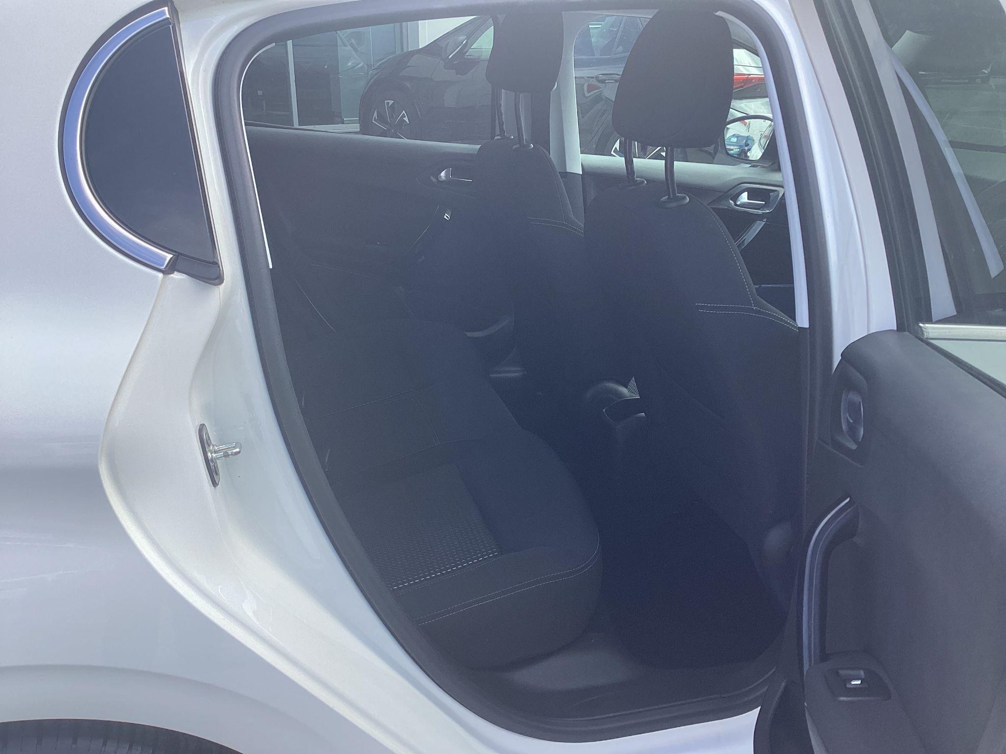 Peugeot 208 Image 19