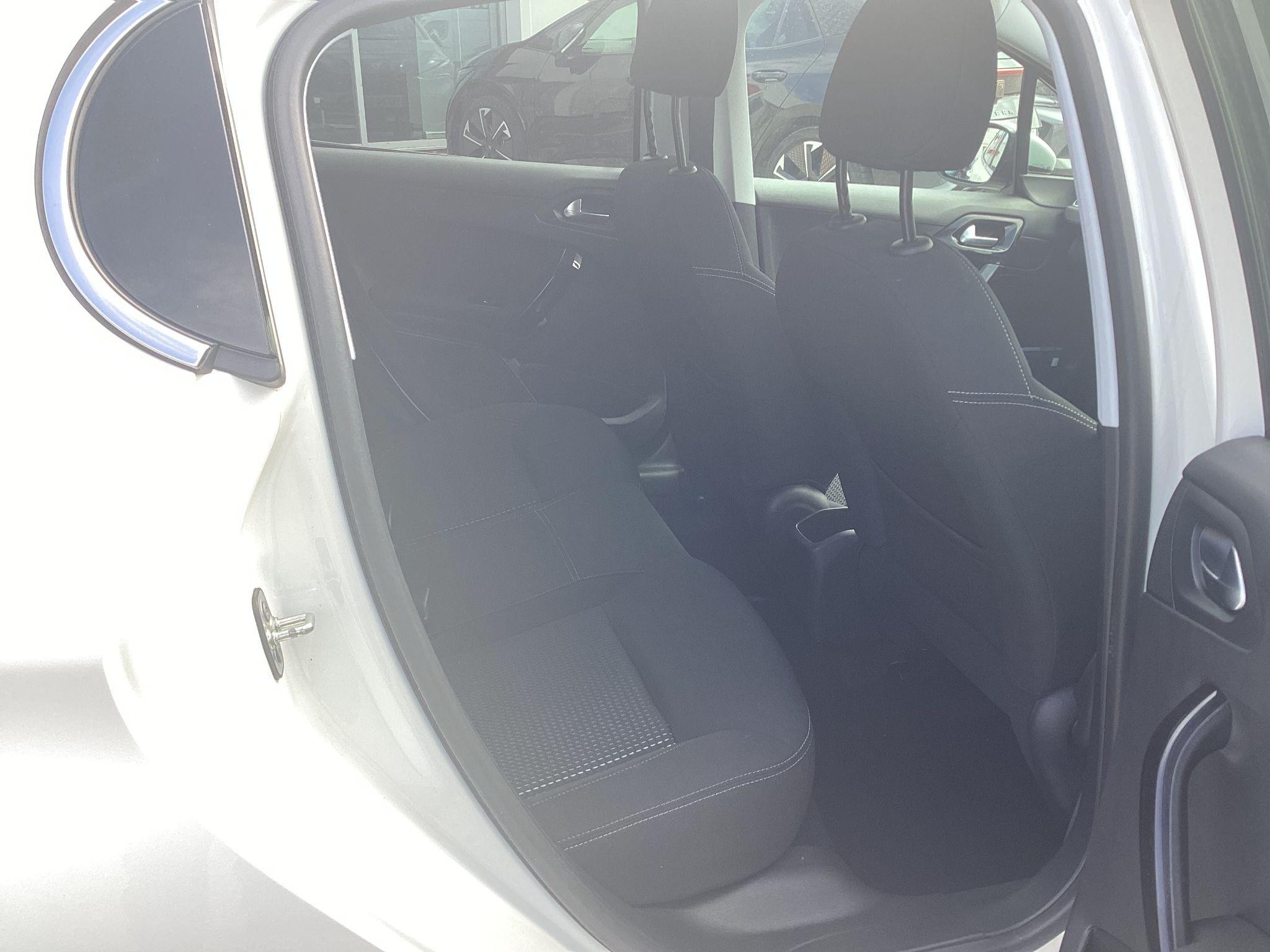 Peugeot 208 Image 20