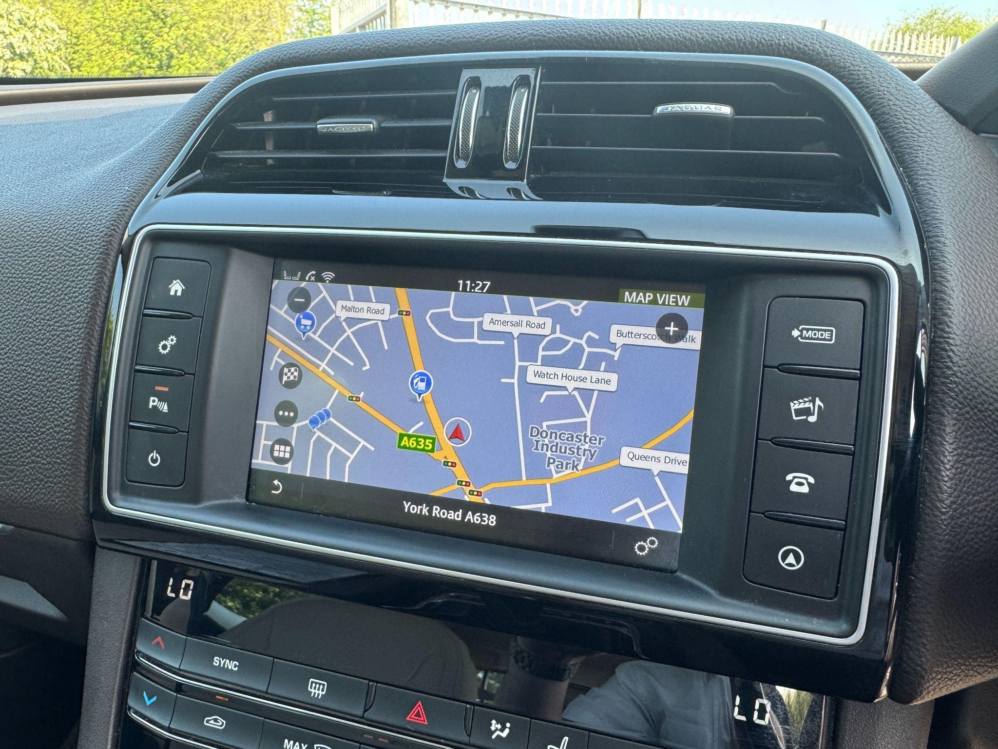 Jaguar F-Pace Image 21