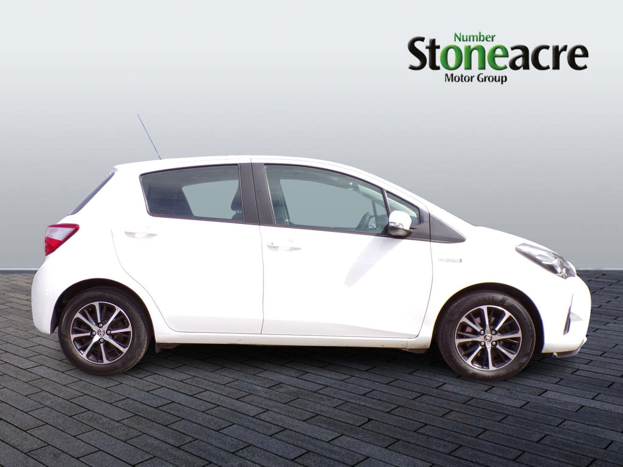 Toyota Yaris Image 2
