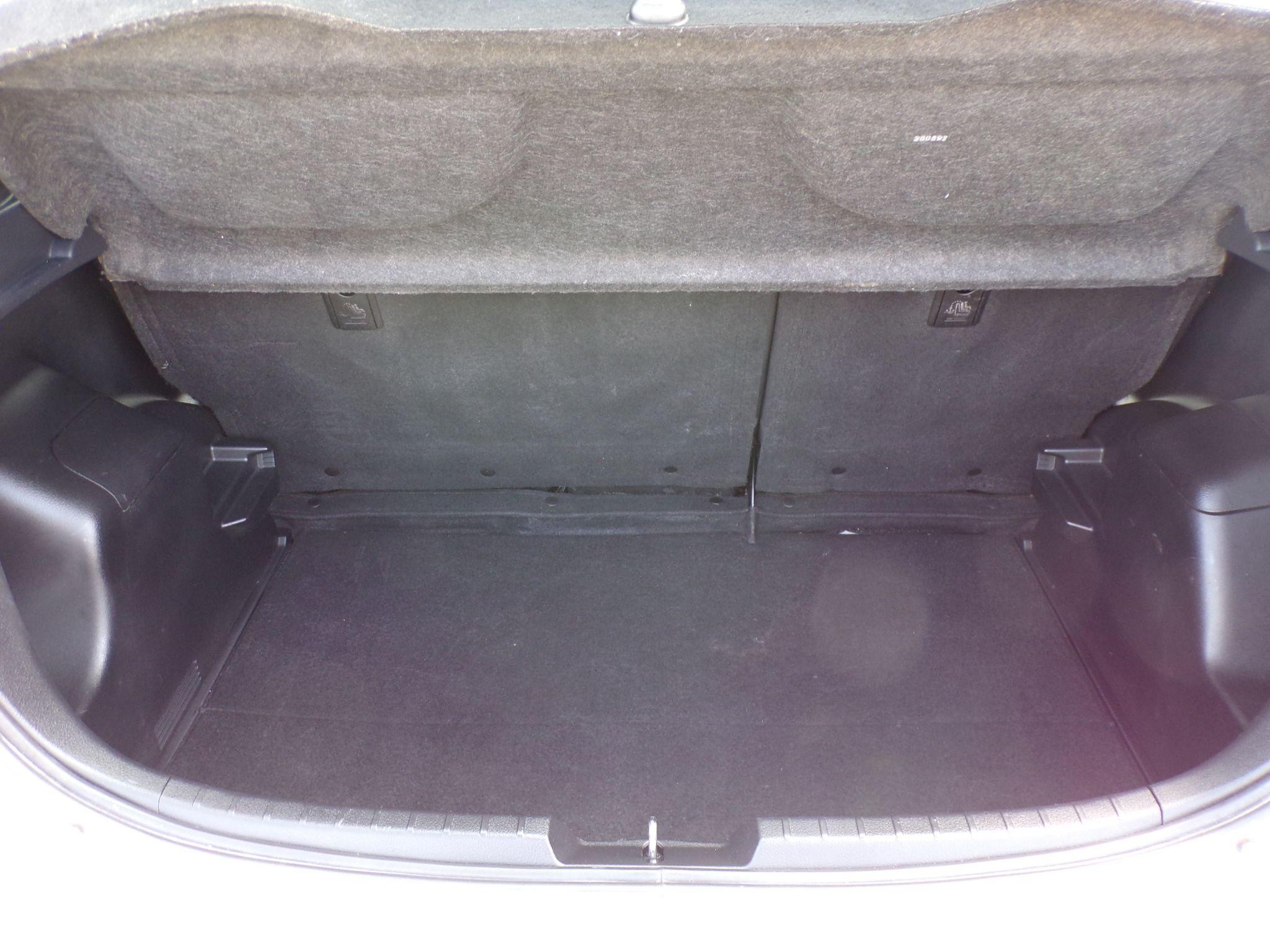 Toyota Yaris Image 10
