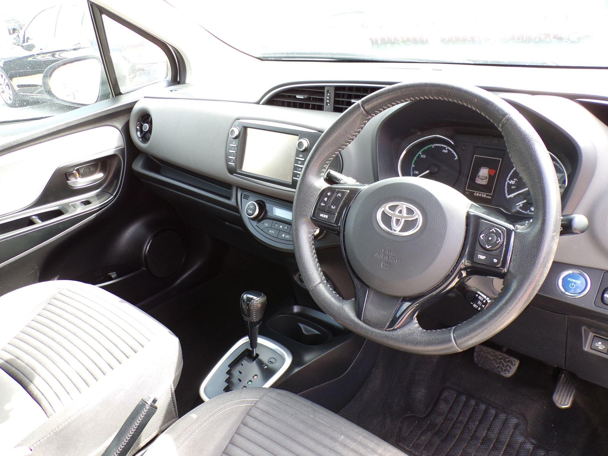 Toyota Yaris Image 14